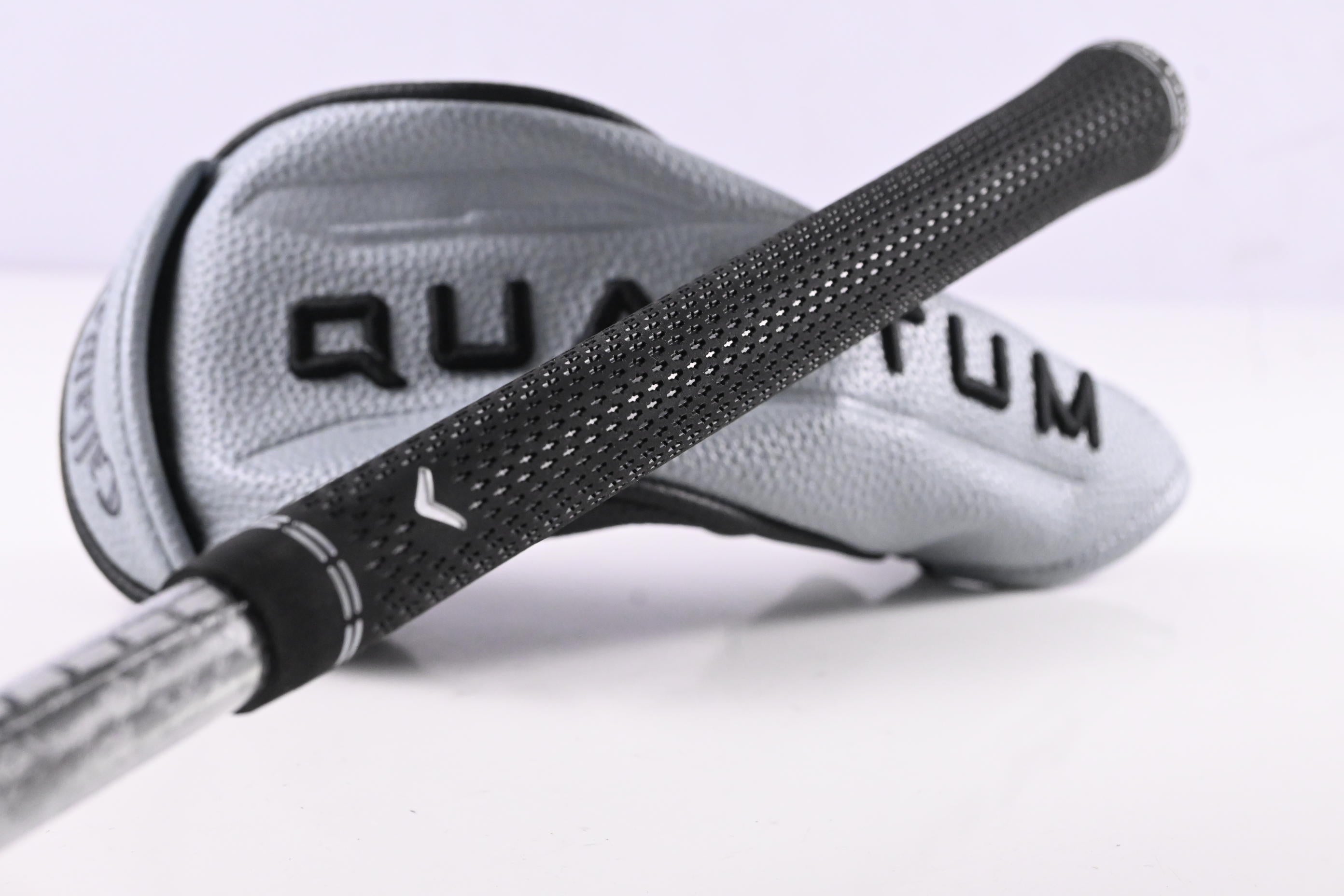 Callaway Quantum Max #4 Hybrid / 21 Degree / Regular Flex Denali Silver 60 Shaft