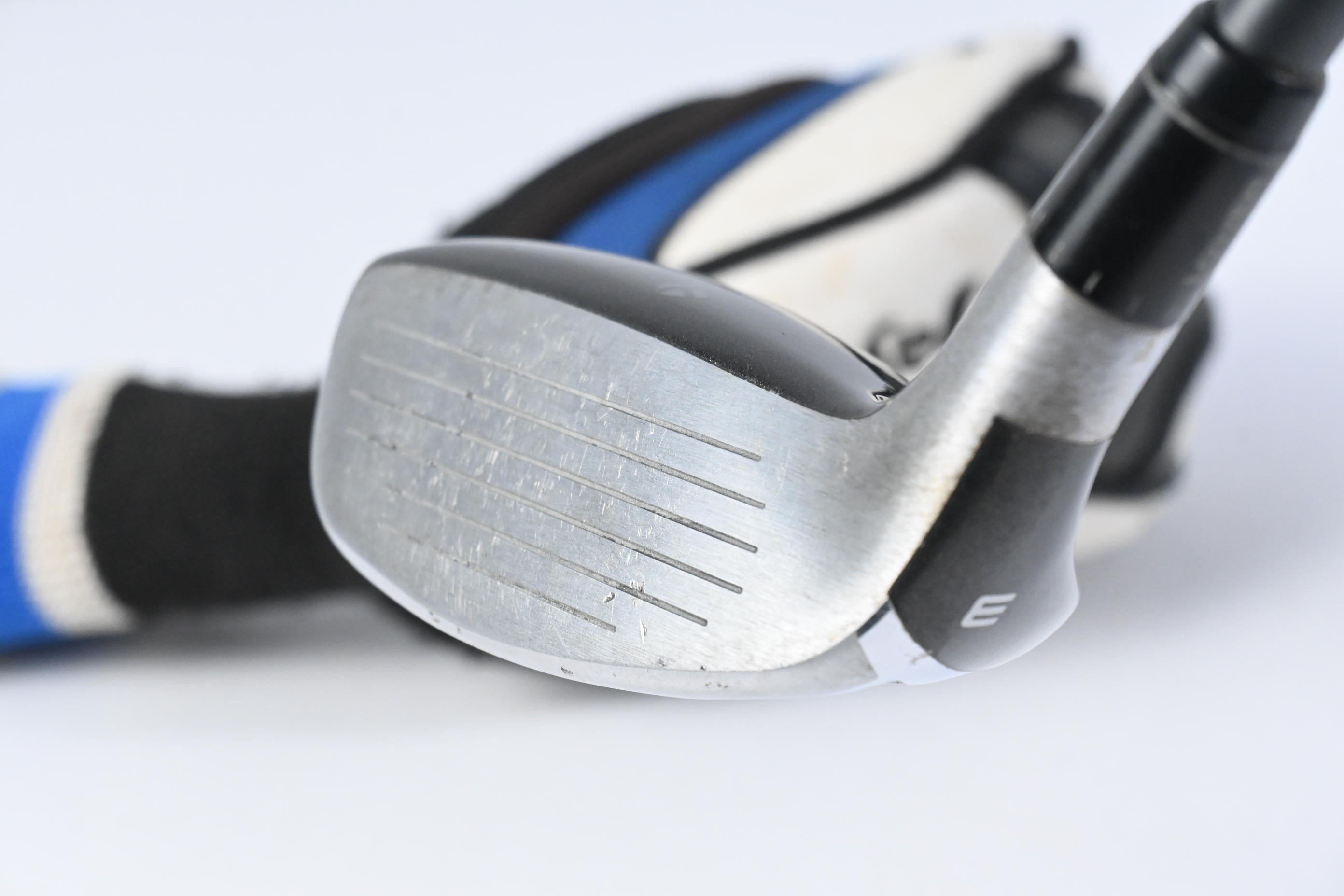 Taylormade SLDR #3 Hybrid / 19 Degree / Stiff Flex Fujikura Speeder 82 Shaft