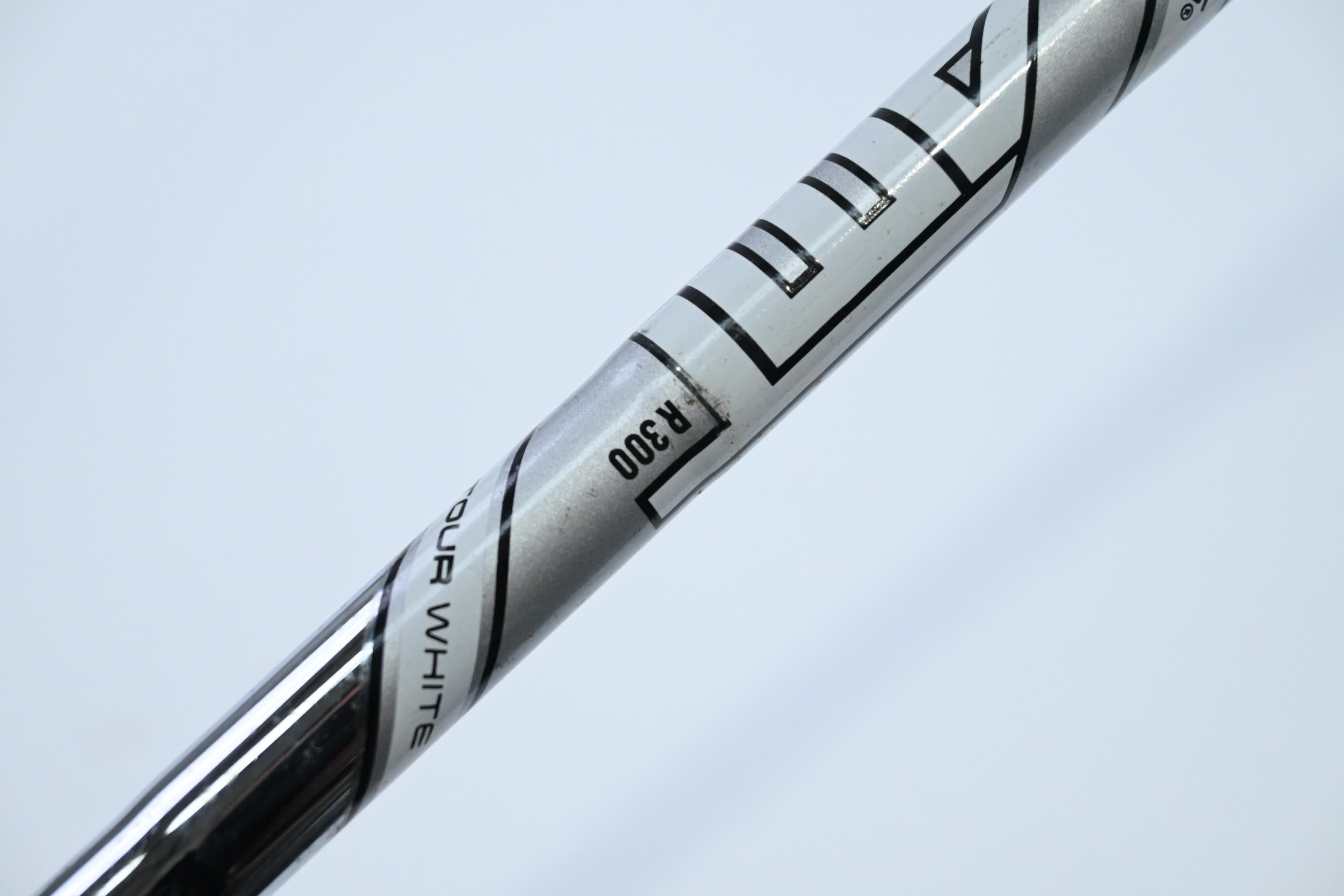 Titleist 718 AP2 #9 Iron / Regular Flex AMT Tour White R300 Shaft