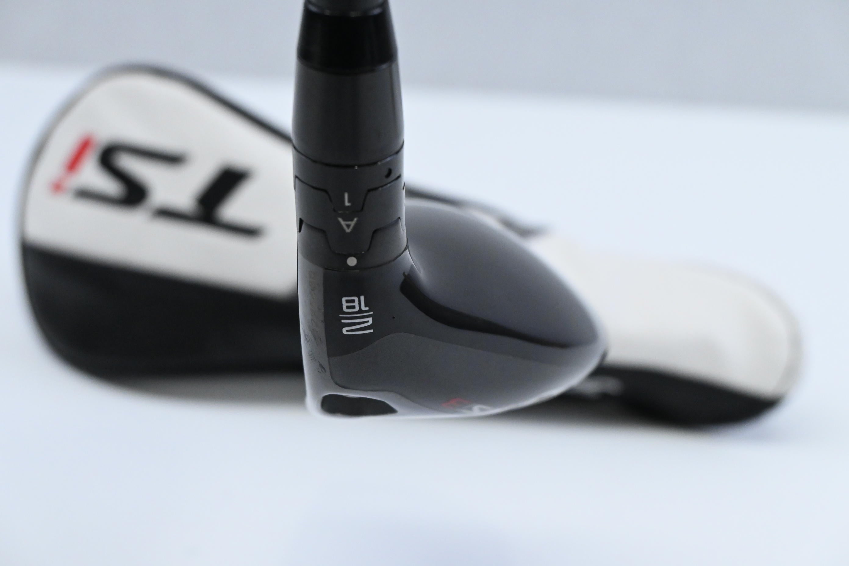 Titleist TSi3 #2 Hybrid / 18 Degree / Stiff Flex Tensei AV Blue 70 Shaft