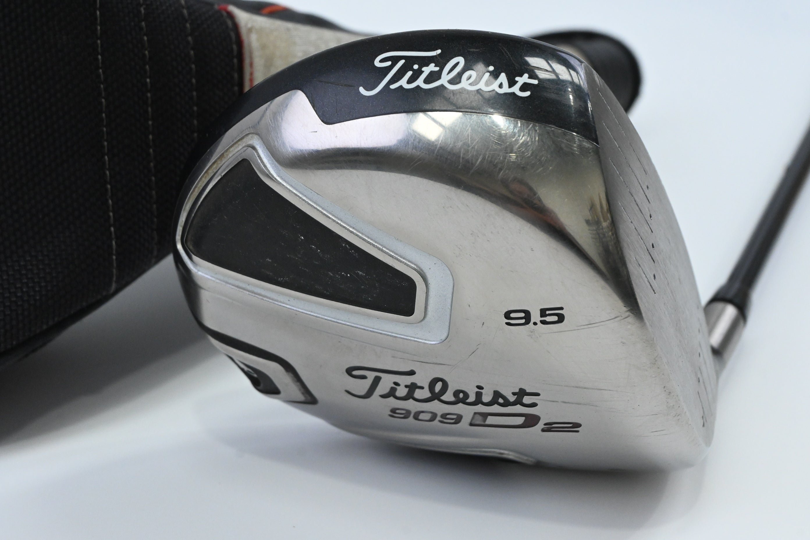 Titleist 909 D2 Driver / 9.5 Degree / Stiff Flex Aldila Voodoo Shaft
