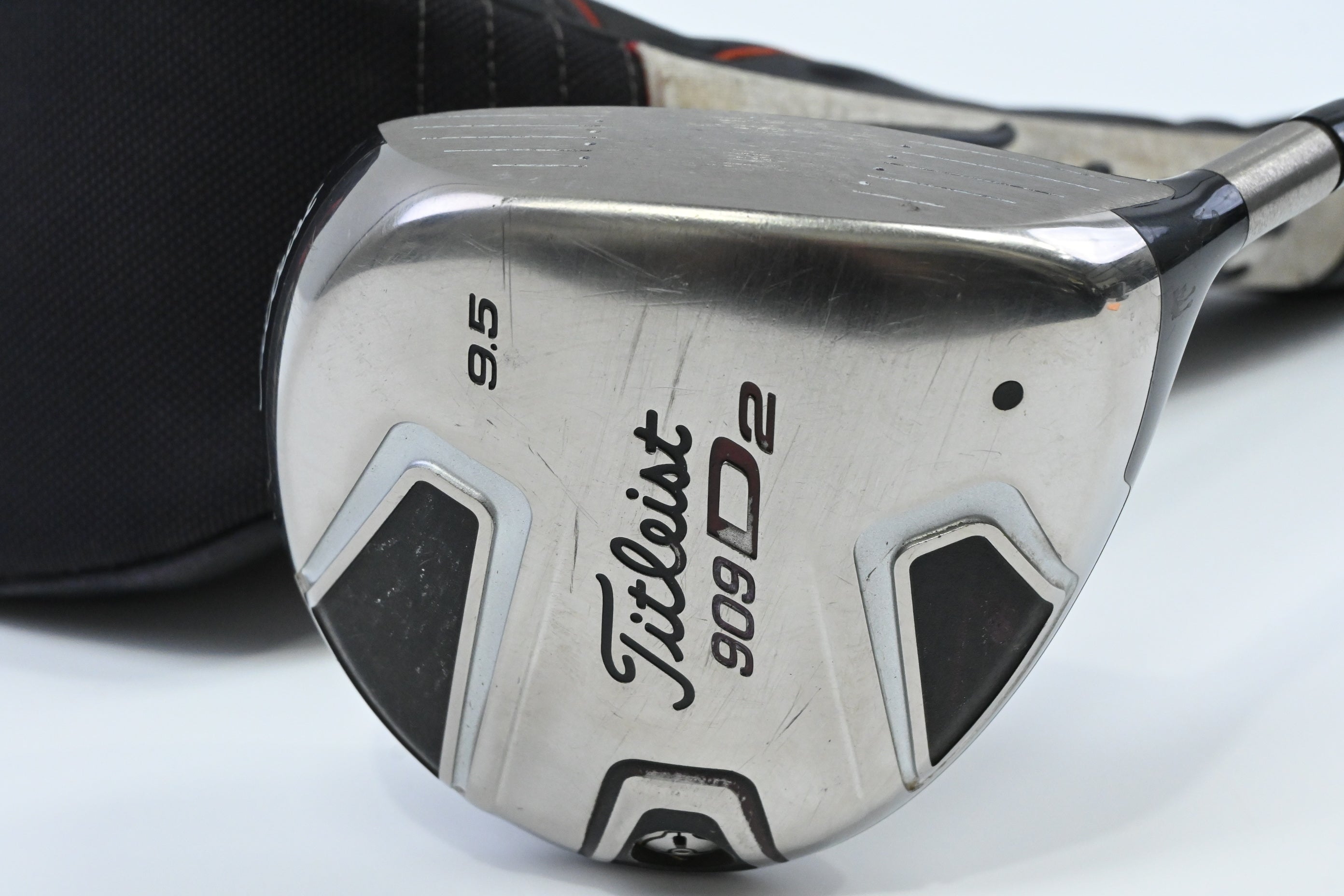 Titleist 909 D2 Driver / 9.5 Degree / Stiff Flex Aldila Voodoo Shaft