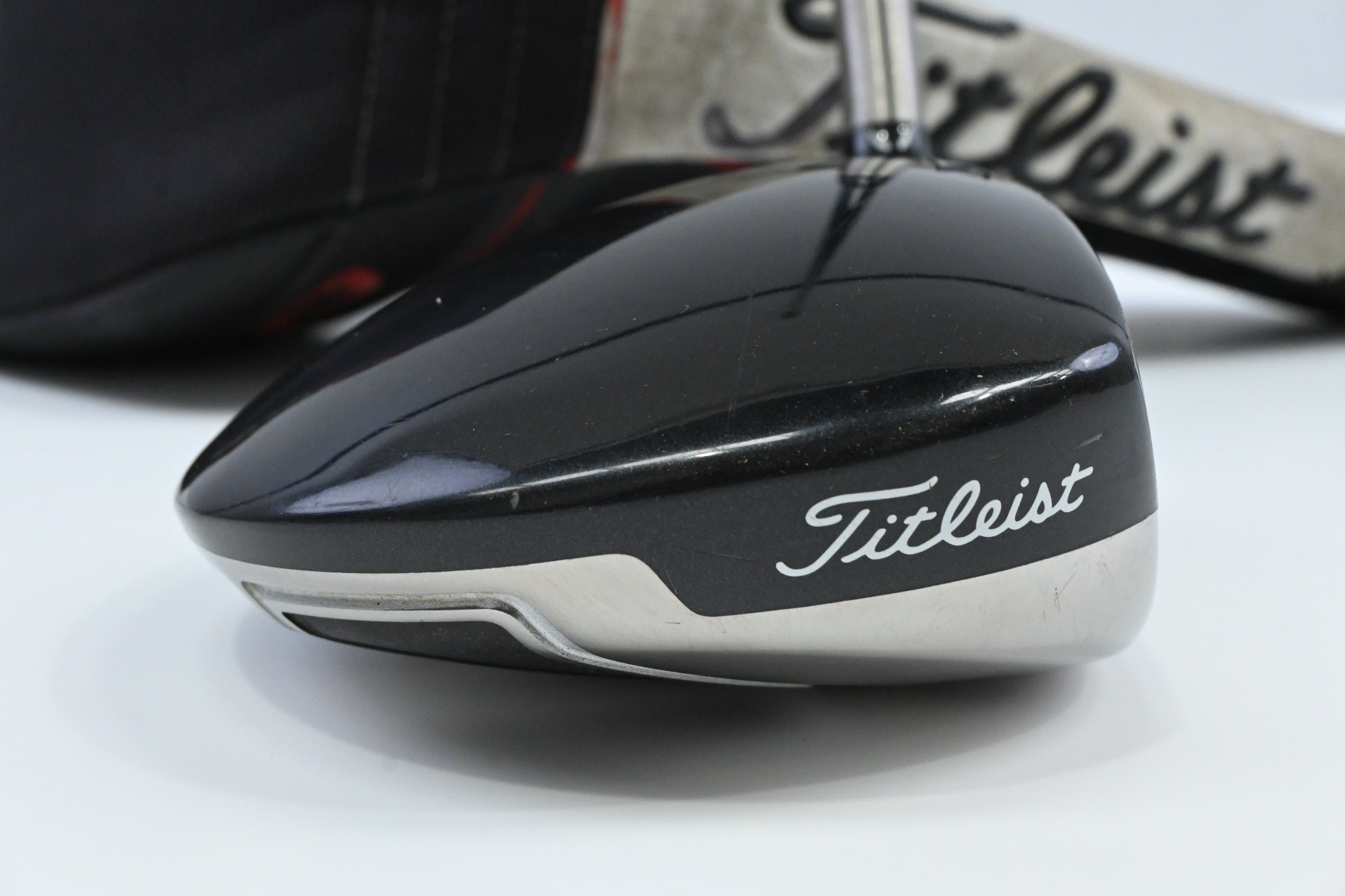 Titleist 909 D2 Driver / 9.5 Degree / Stiff Flex Aldila Voodoo Shaft