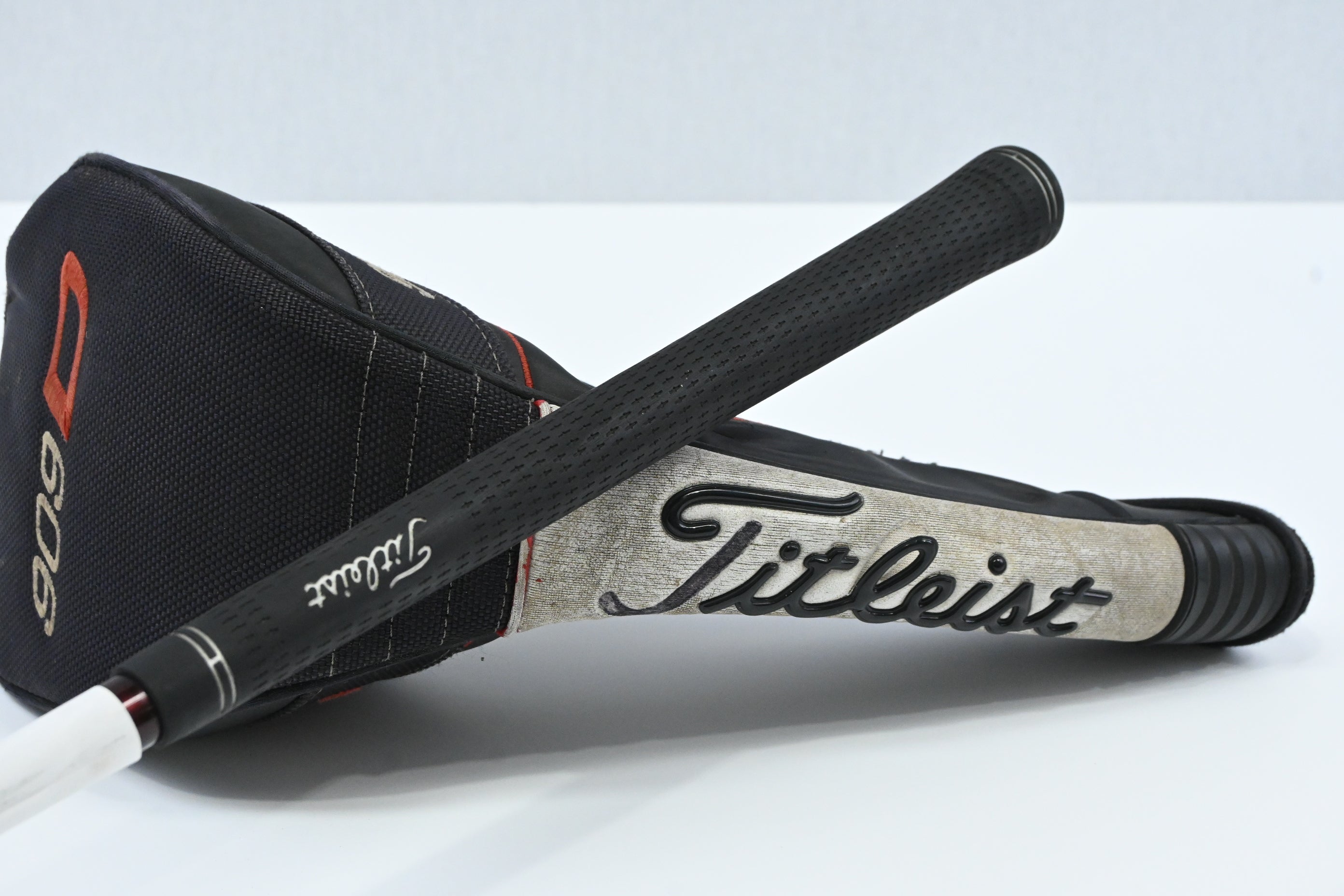 Titleist 909 D2 Driver / 9.5 Degree / Stiff Flex Aldila Voodoo Shaft