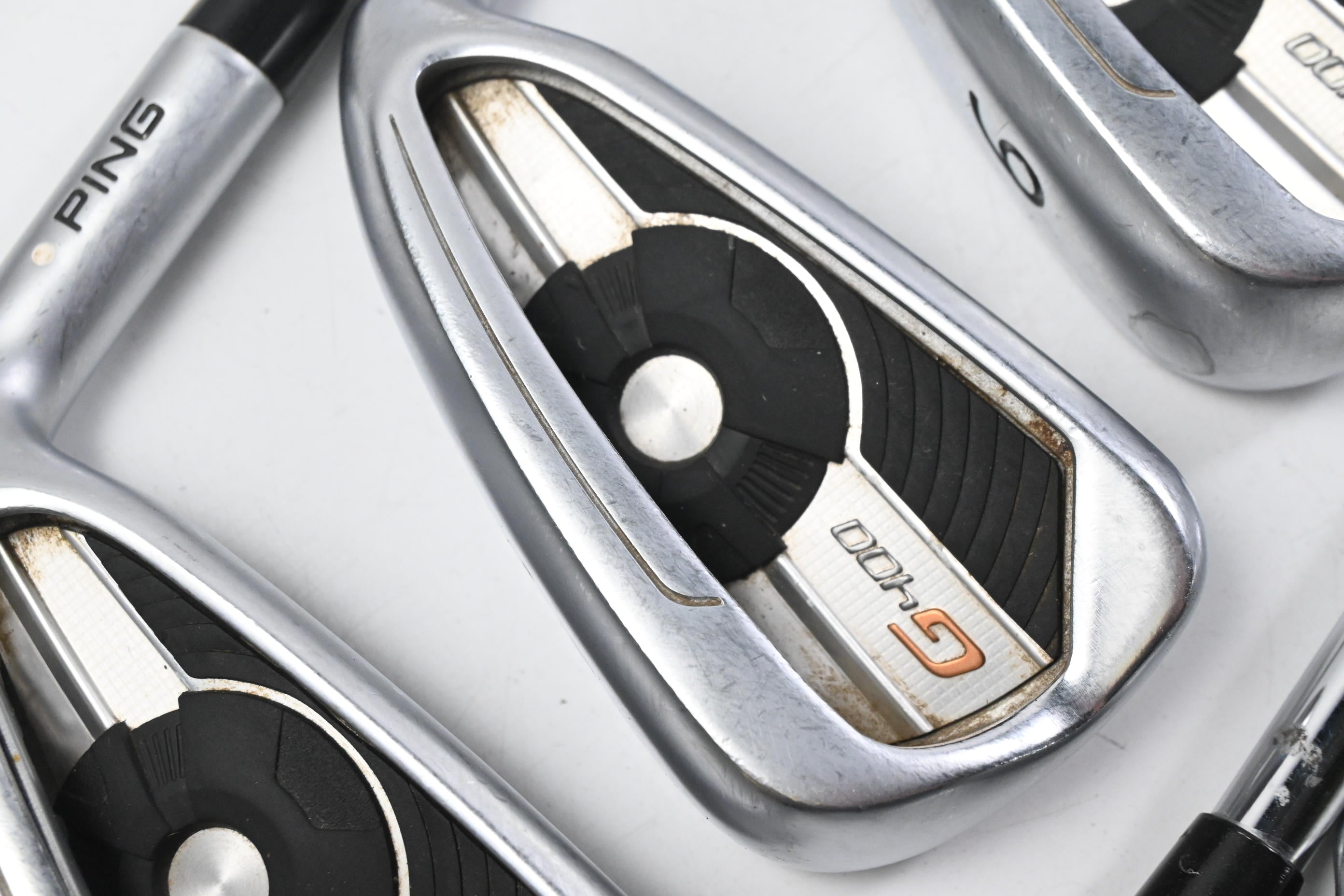 Ping G400 Irons / 4-PW+SW / White Dot / Regular Flex Ping AWT 2.0 Shafts