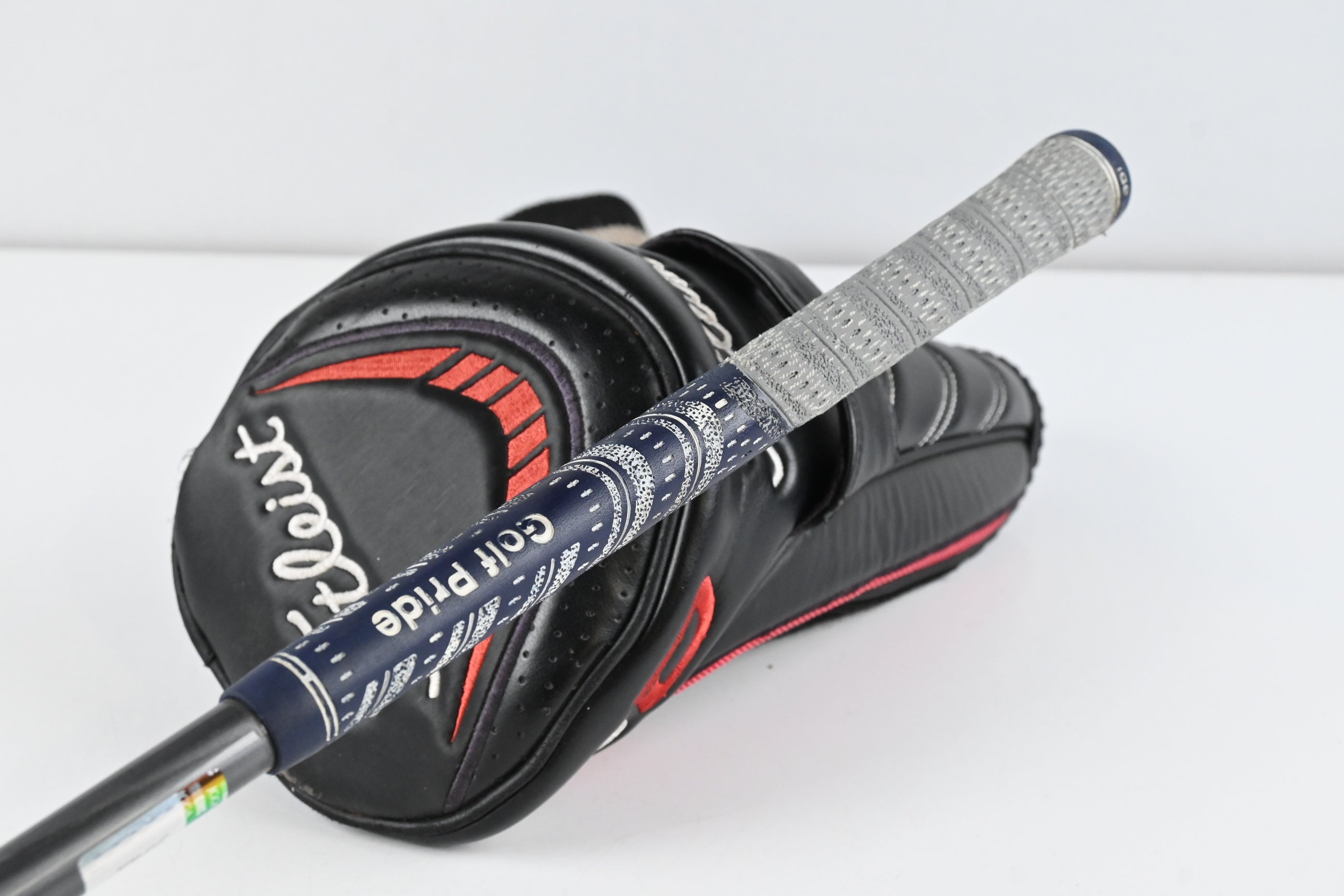Titleist 913 D3 Driver / 10.5 Degree / Stiff Flex Aldila RIP Phenom 70 Shaft