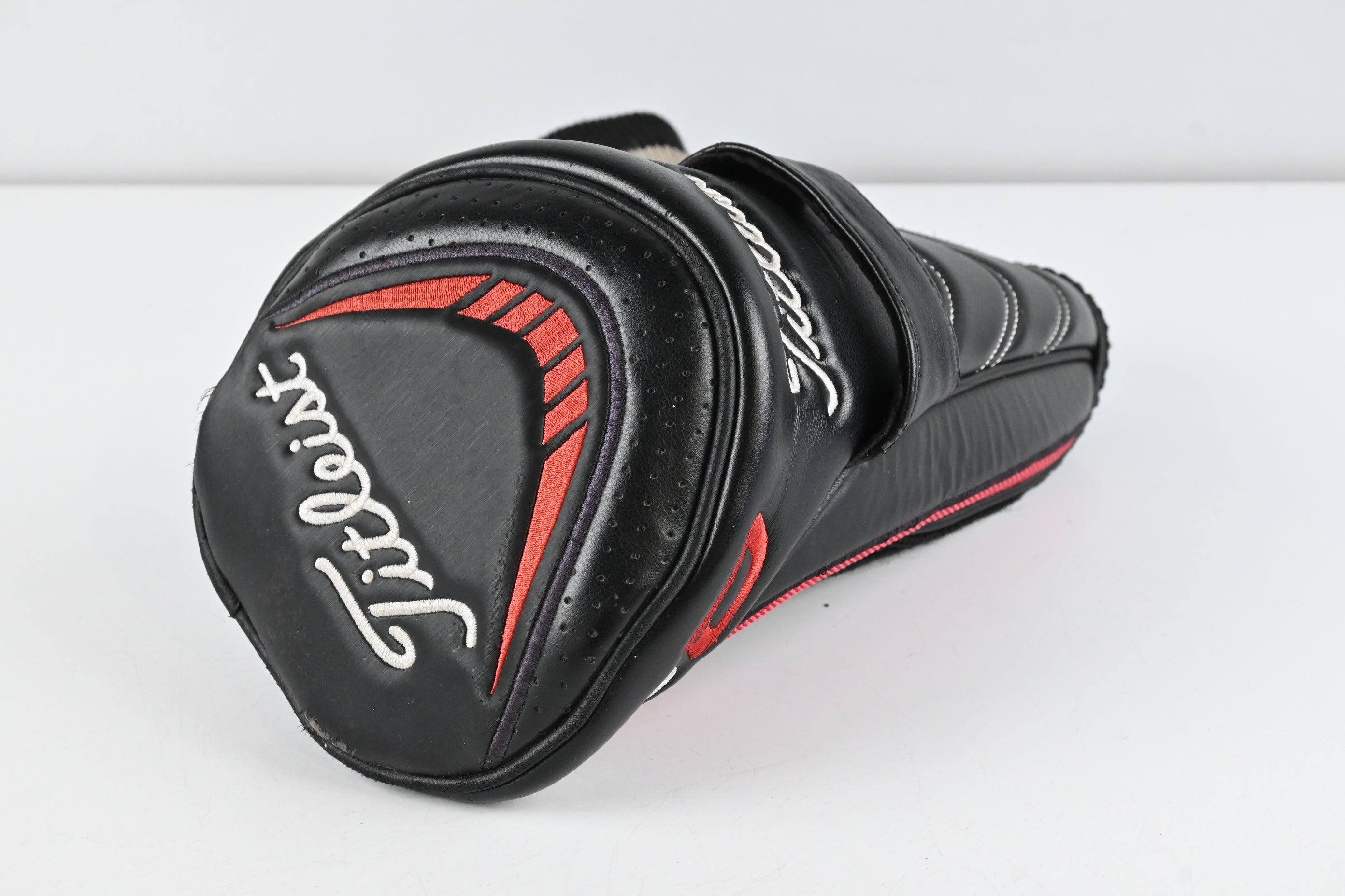 Titleist 913 D3 Driver / 10.5 Degree / Stiff Flex Aldila RIP Phenom 70 Shaft