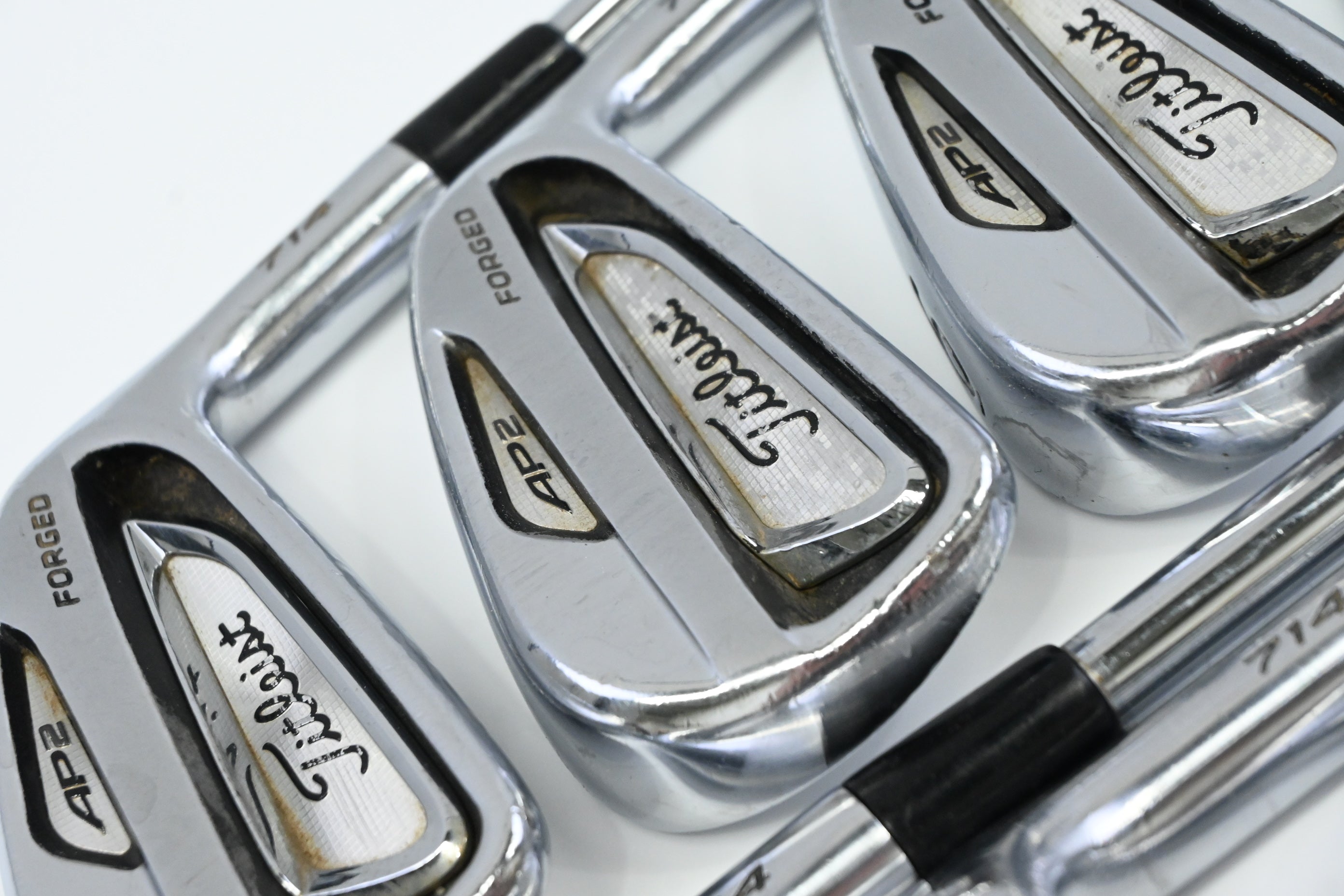 Titleist 714 AP2 Irons / 4-PW+GW / Regular Flex Dynamic Gold R300 Shafts