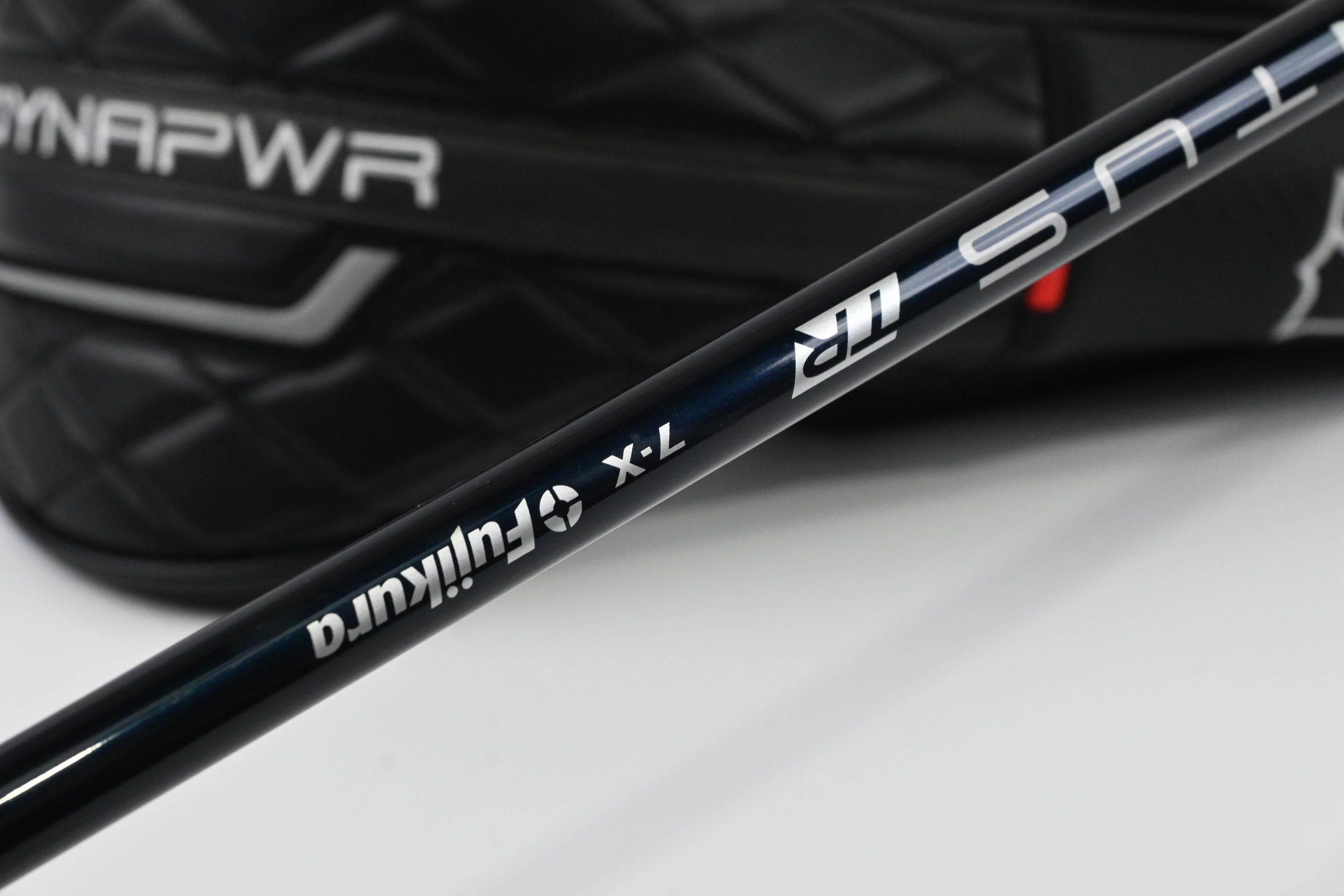 Wilson DYNAPWR 2025 Carbon Driver / 10.5 Degree / X-Flex Ventus Blue TR 7