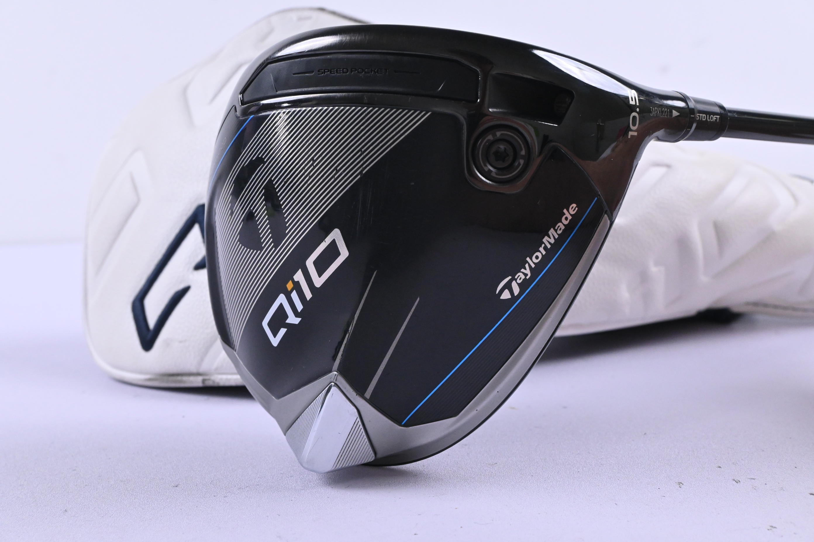 Taylormade Qi10 Driver / 10.5 Degree / Regular Flex Fujikura Ventus TR Blue 5