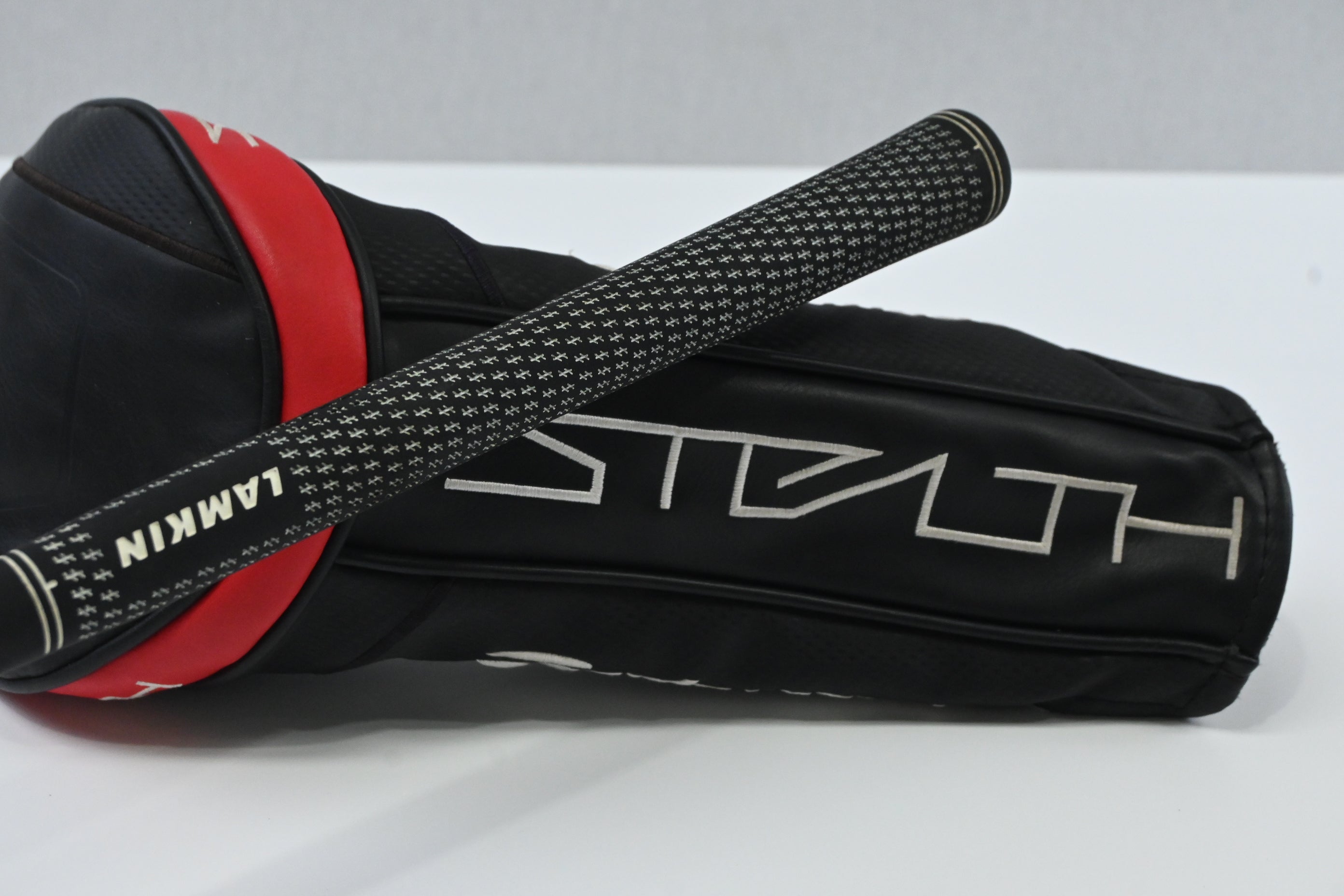 Taylormade Stealth HD Driver / 10.5 Degree / Regular Flex Fujikura AirSpeeder 45