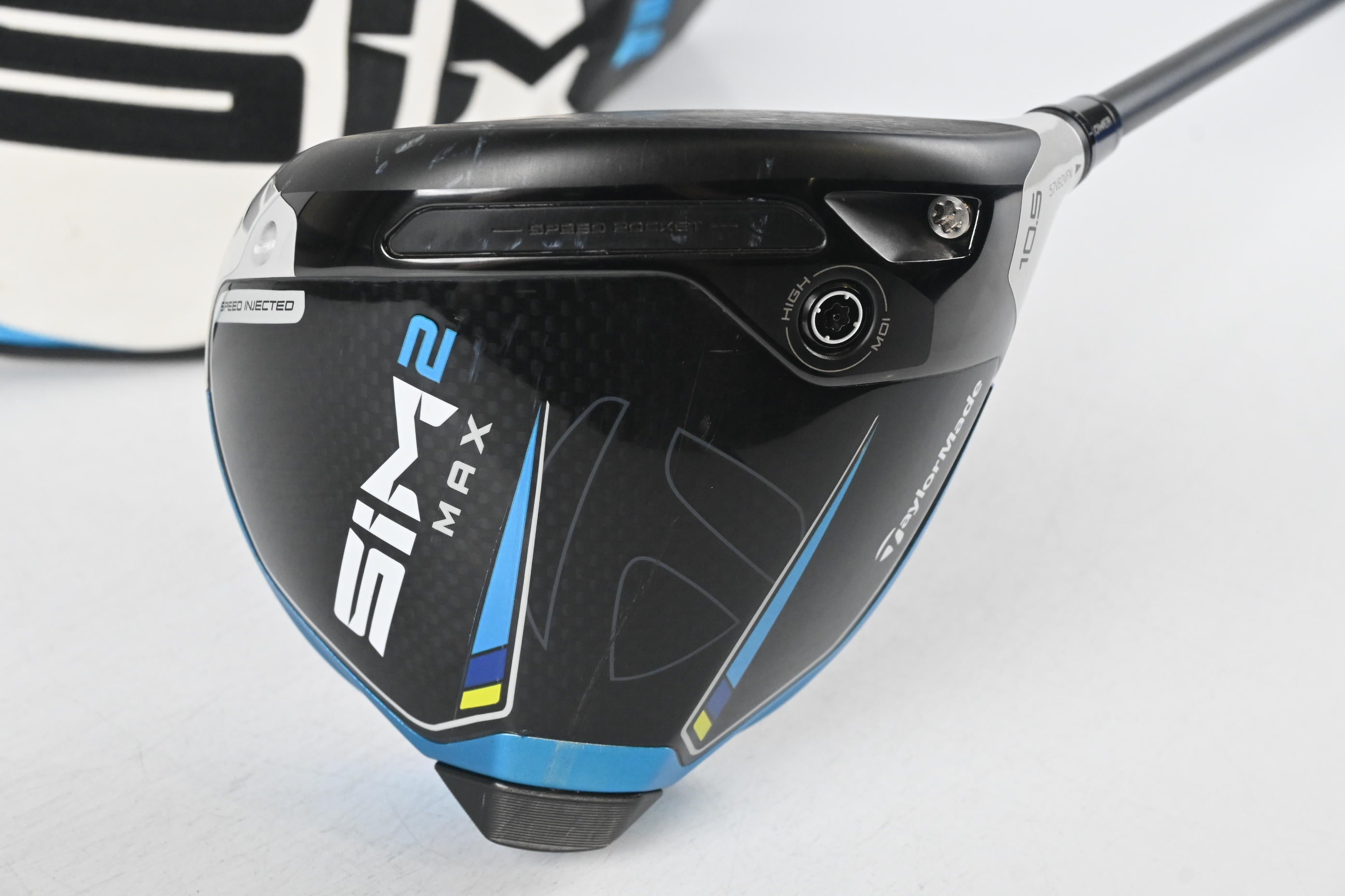 Taylormade SIM2 Max Driver / 10.5 Degree / Stiff Flex Kai'li Dark Waves White 60