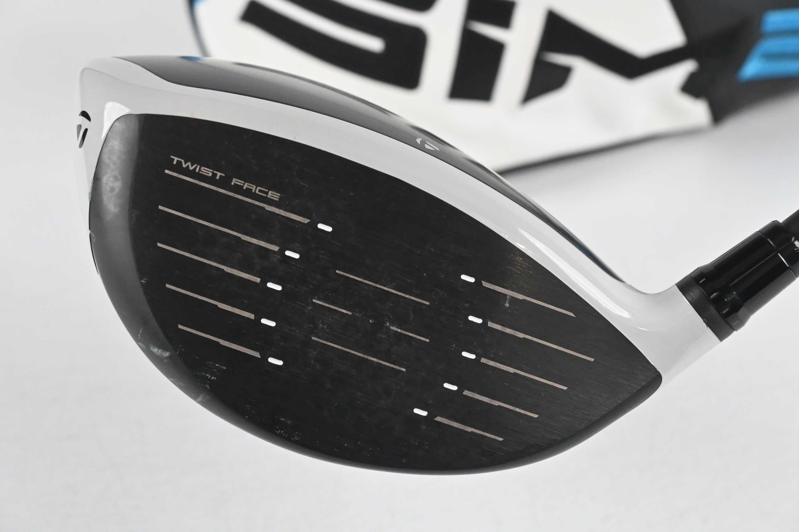 Taylormade SIM2 Max Driver / 10.5 Degree / Stiff Flex Kai'li Dark Waves White 60