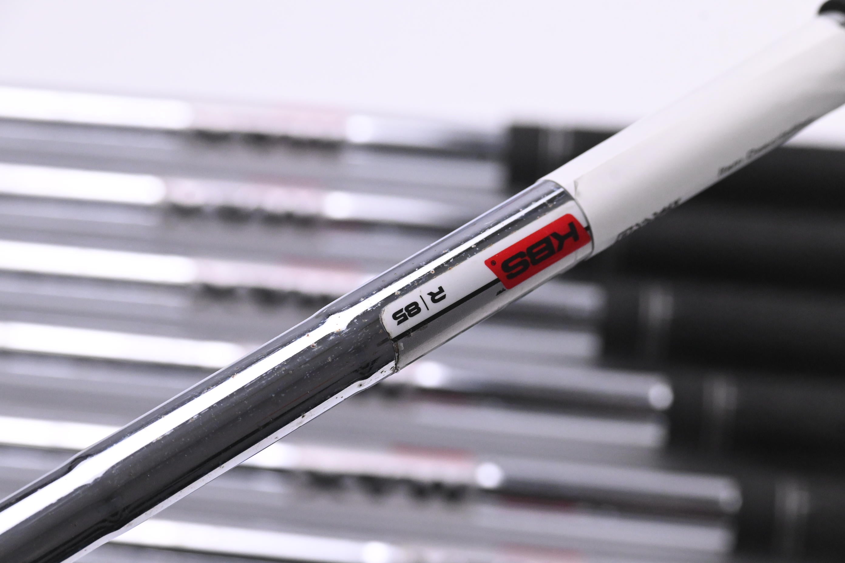 Taylormade M4 Irons / 4-PW+SW / Regular Flex KBS MAX MT 85 Shaft