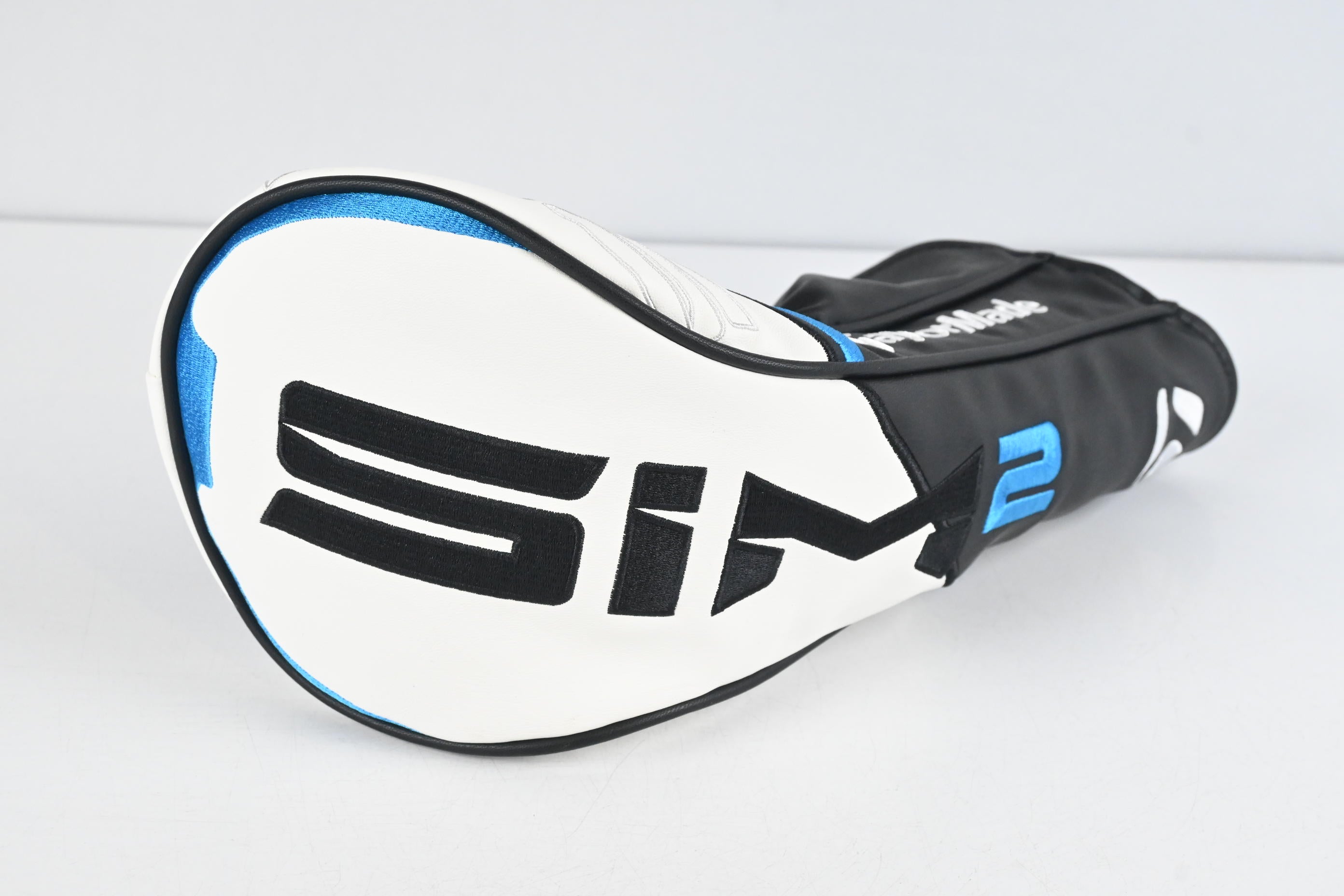 Taylormade SIM2 Max Driver / 9 Degree / Stiff Flex Fujikura Ventus Blue 5 Shaft