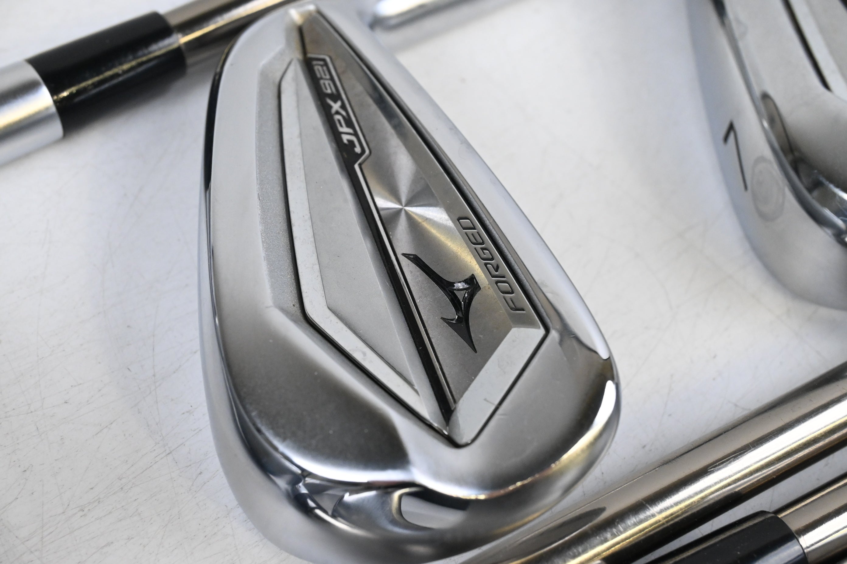 Mizuno JPX 921 Forged Irons / 5-PW+GW / Regular Flex UST Mamiya Recoil 95