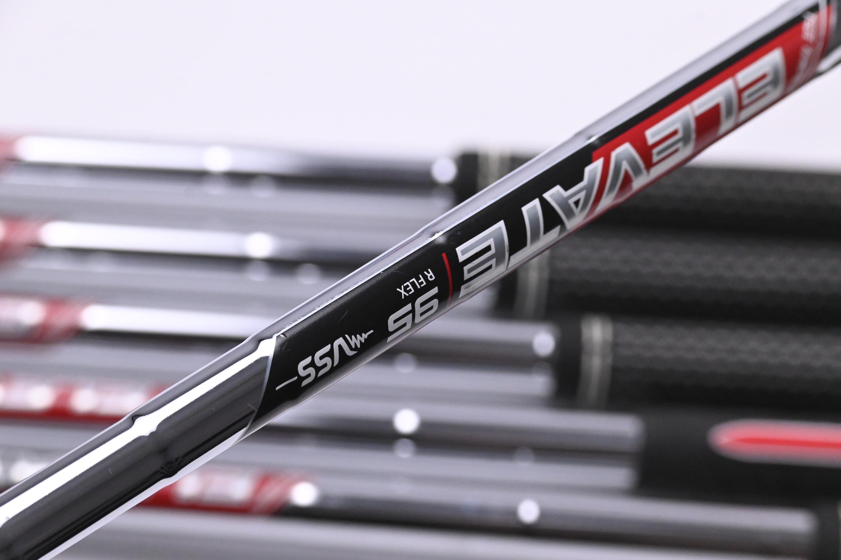 Taylormade SIM2 Max Irons / 5-PW / Regular Flex Elevate 95 Shafts