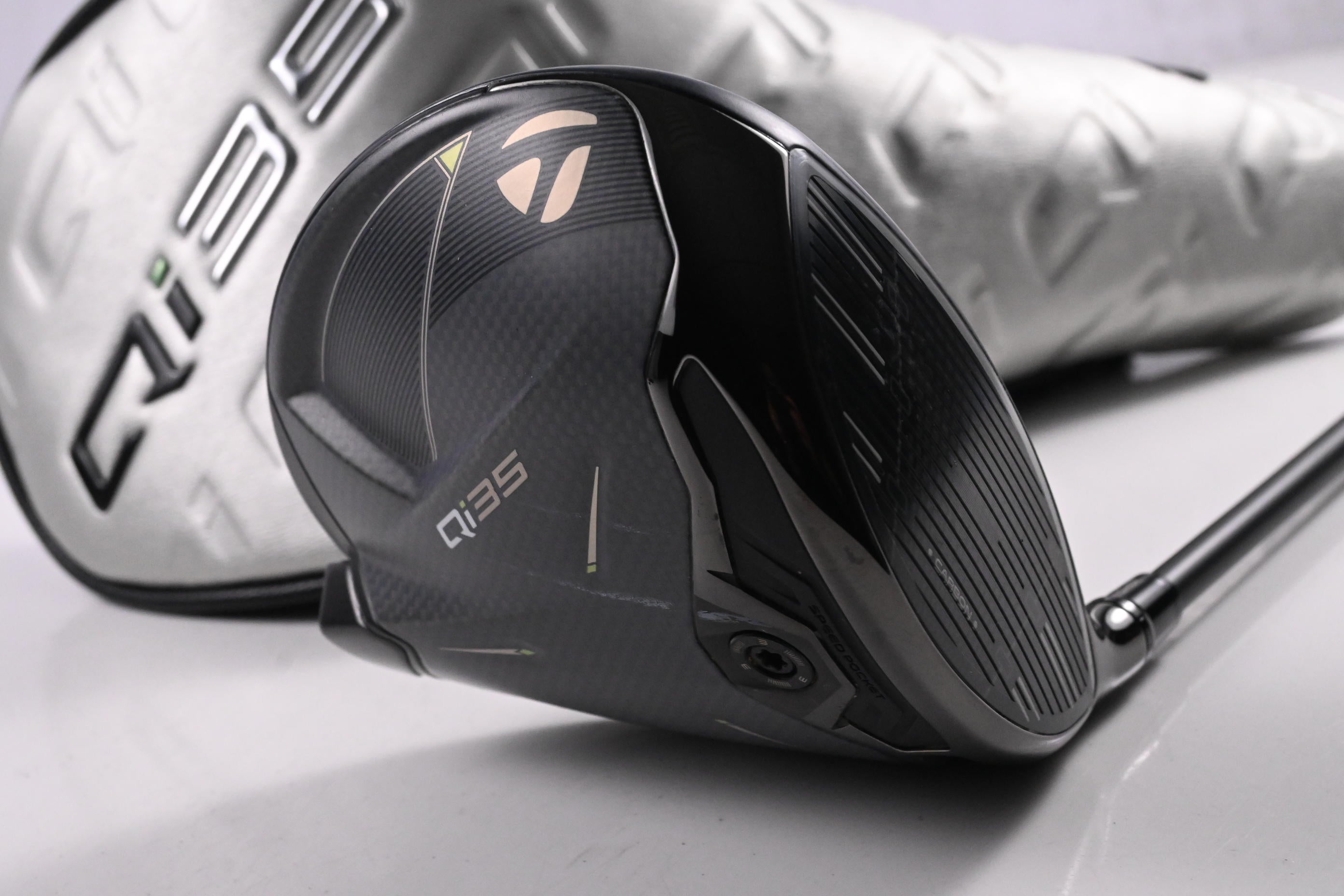 Taylormade Qi35 Driver / 10.5 Degree / Regular Flex Fujikura Ventus Blue '25 5