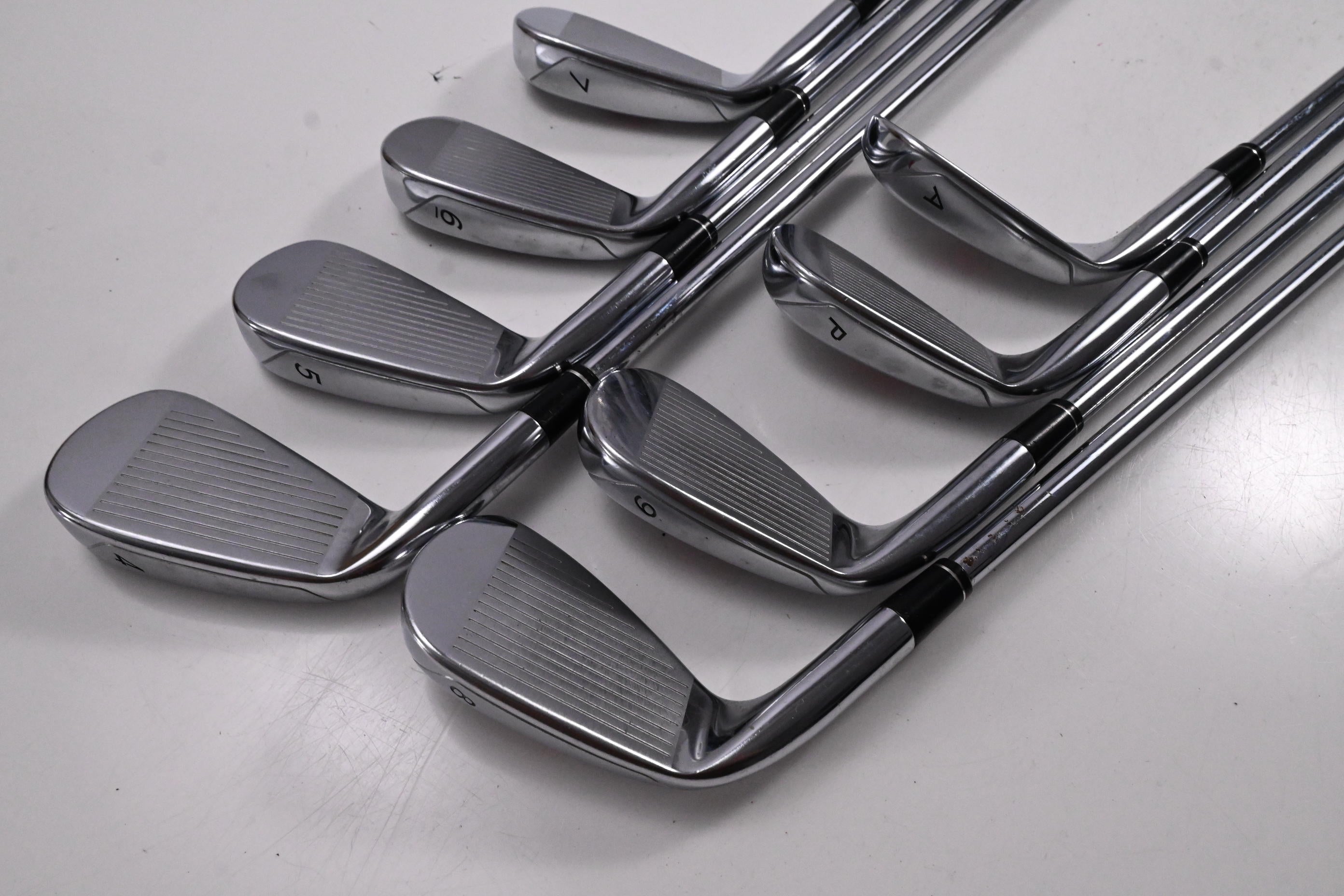 Taylormade R11 Irons / 4-PW+GW / Regular Flex KBS Tour 90 Shafts