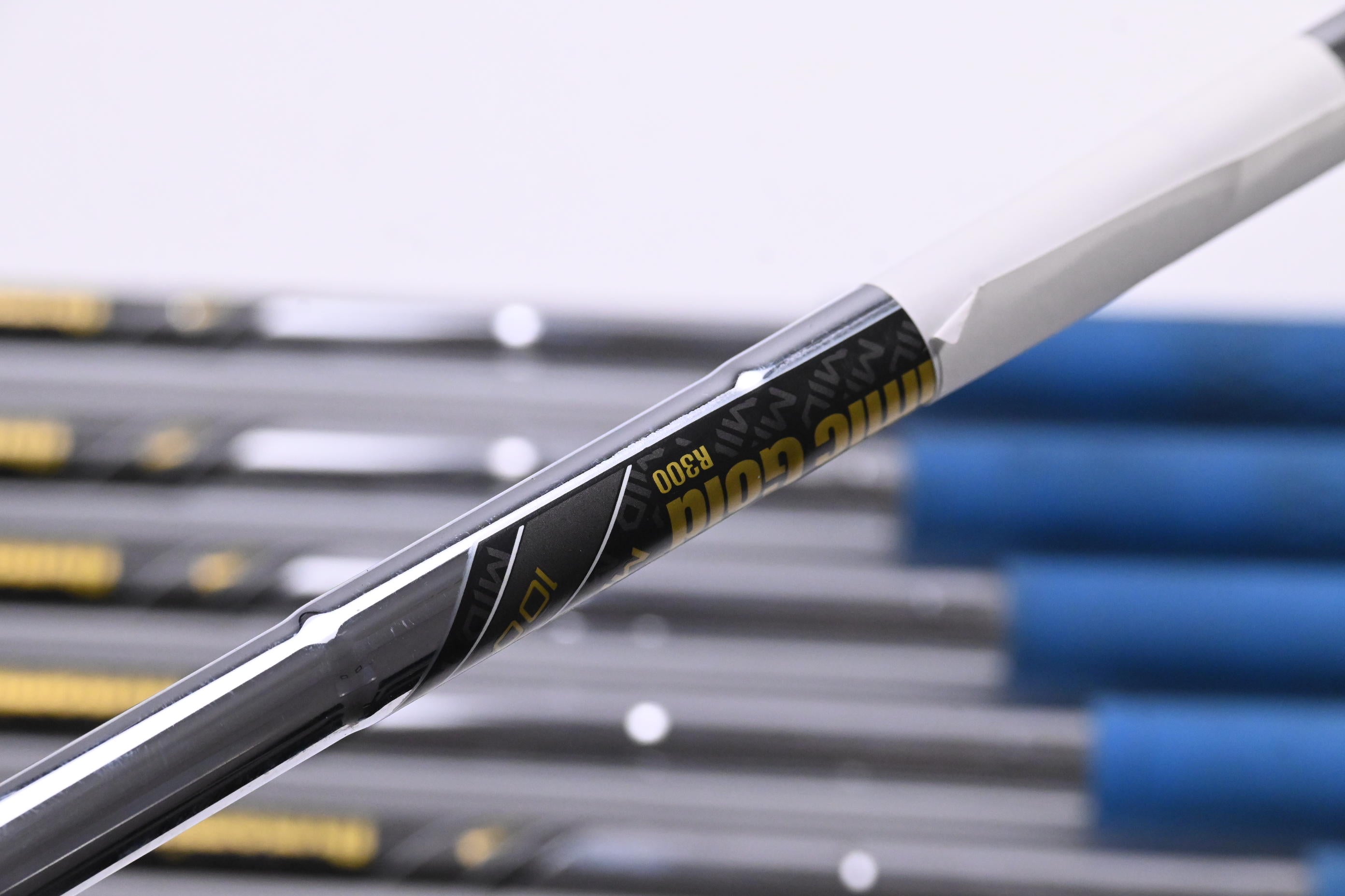 Ping i530 Irons / 5-PW / Blue Dot / Regular Flex Dynamic Gold MID 100 R300