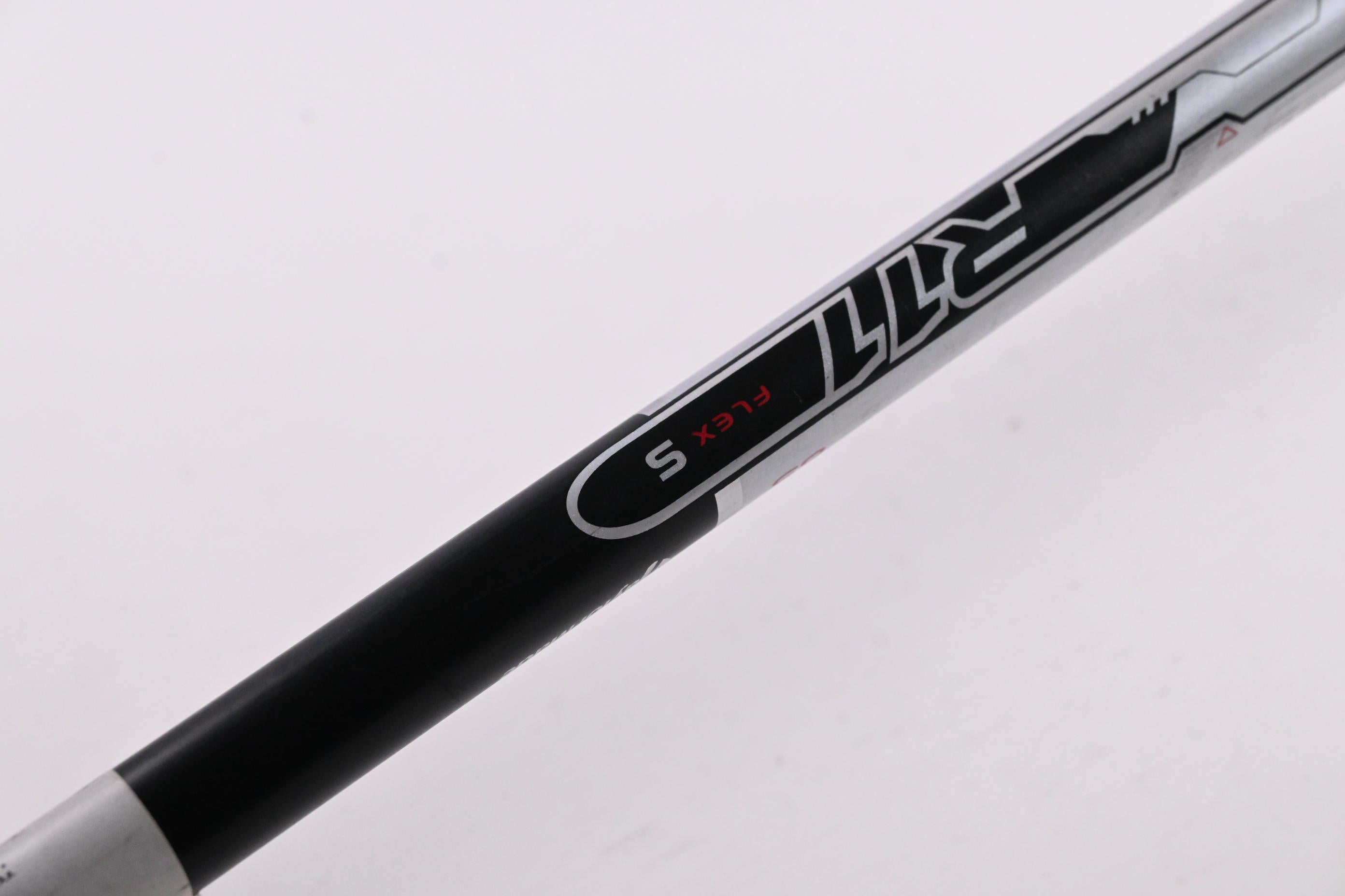 Taylormade R11 Driver / 9 Degree / Stiff Flex Fujikura Blur 65 Shaft