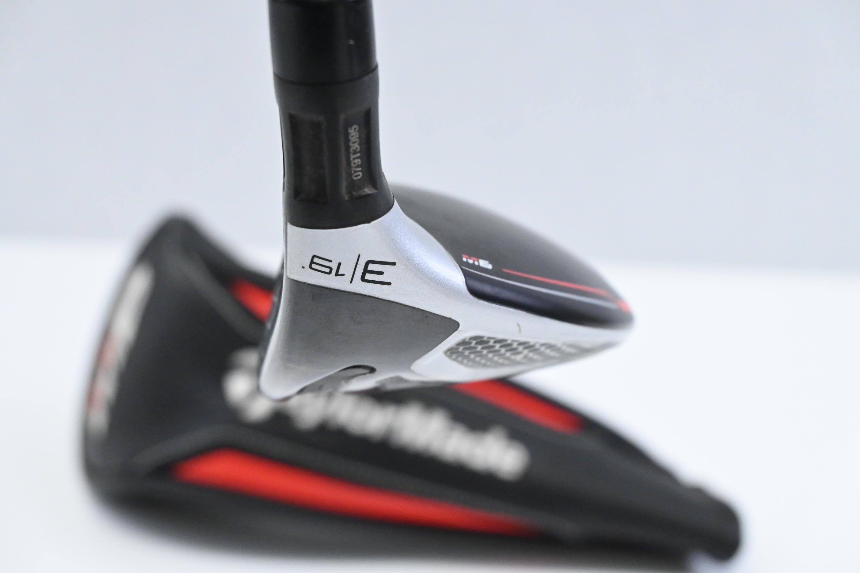 Taylormade M6 #3 Hybrid / 19 Degree / Regular Flex Fujikura Atomos Orange 6
