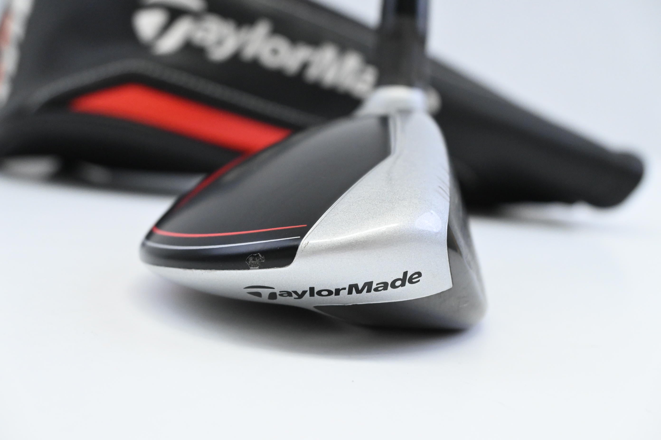 Taylormade M6 #4 Hybrid / 22 Degree / Regular Flex Fujikura Atmos Orange 6