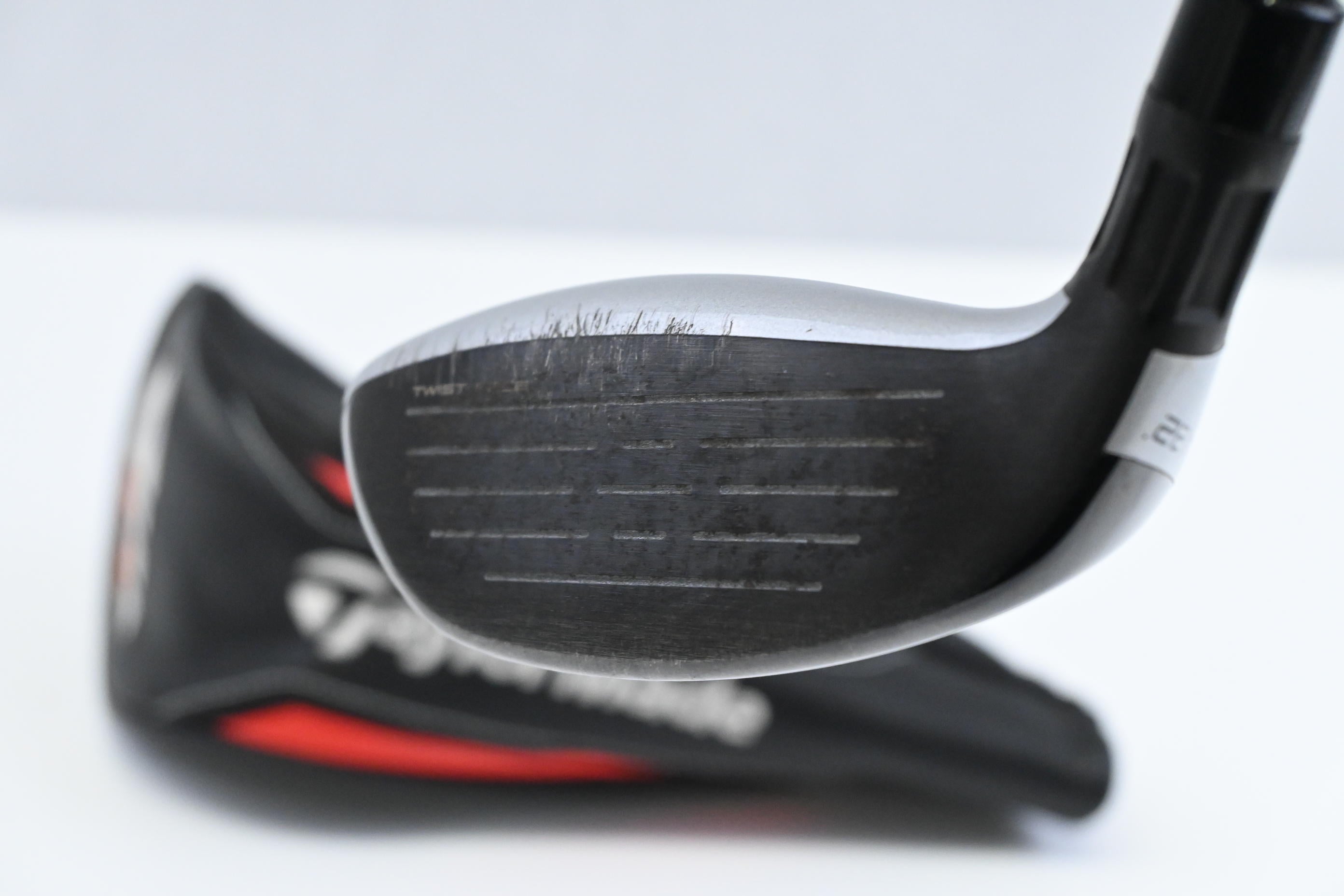 Taylormade M6 #4 Hybrid / 22 Degree / Regular Flex Fujikura Atmos Orange 6