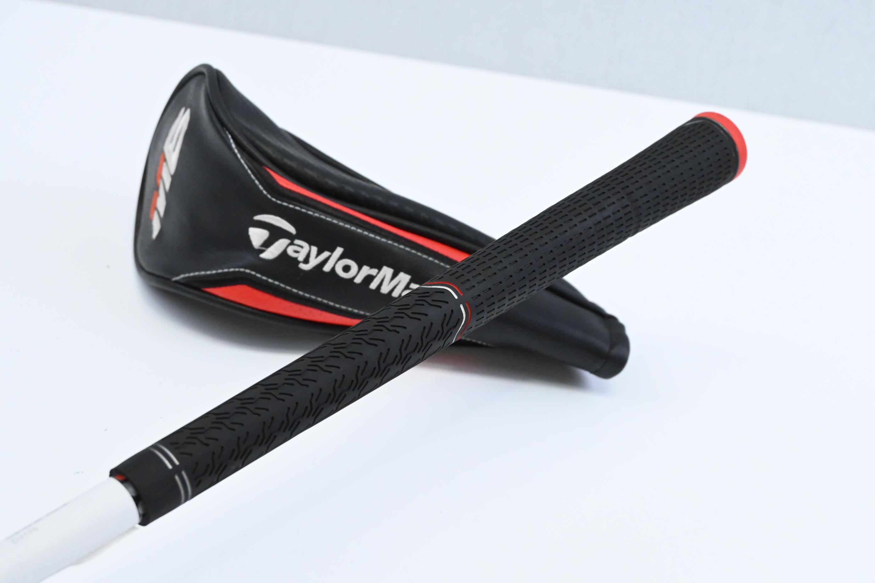 Taylormade M6 #4 Hybrid / 22 Degree / Regular Flex Fujikura Atmos Orange 6