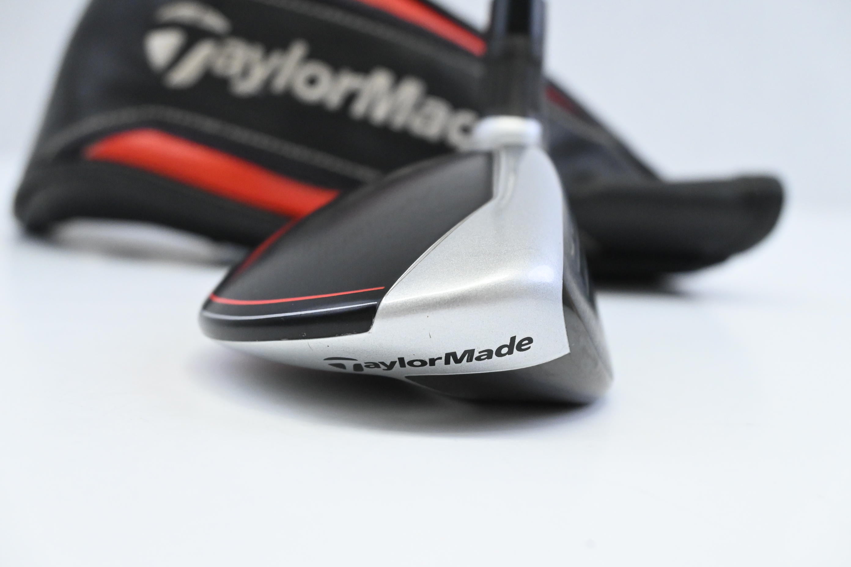 Taylormade M6 #4 Hybrid / 22 Degree / Regular Flex Fujikura Atmos Orange 6