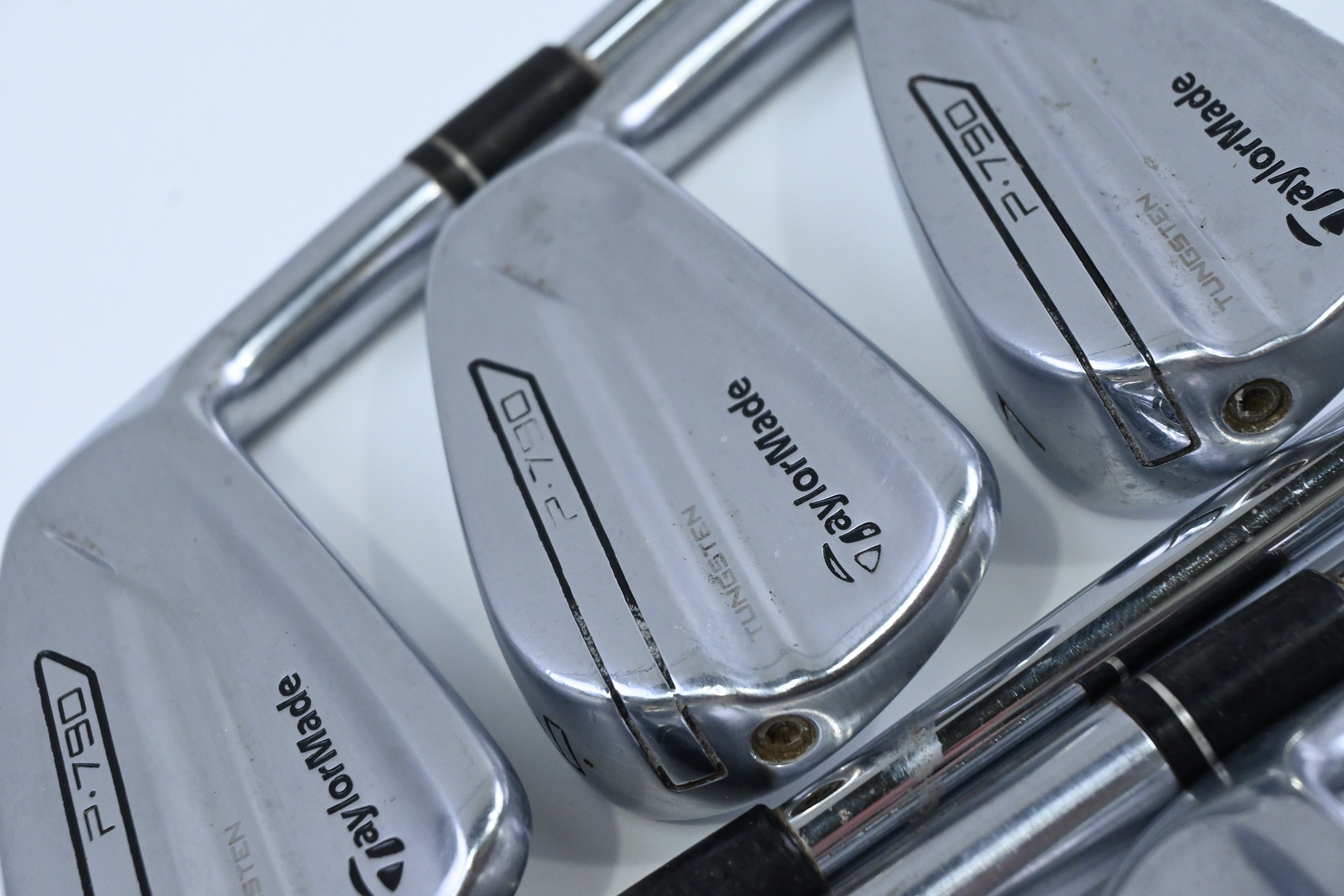 Taylormade P790 2017 Irons / 5-PW+AW / Regular Flex Dynamic Gold 105 R300 Shafts