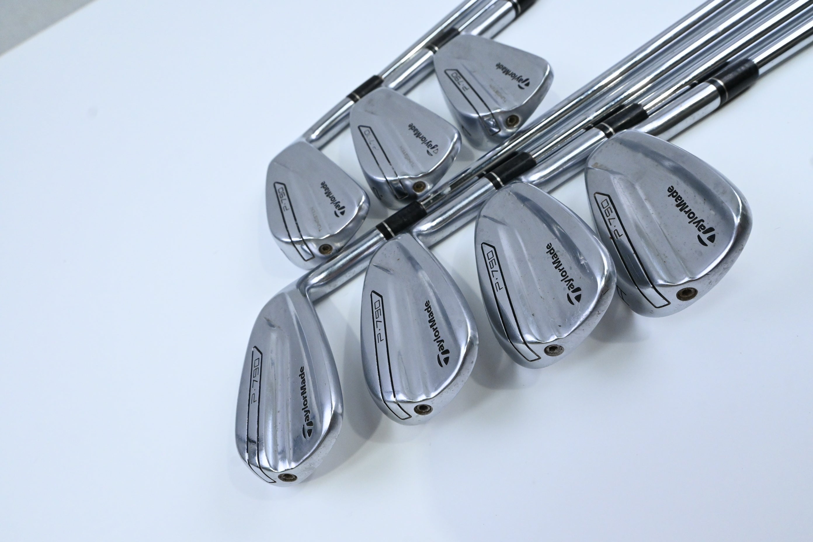 Taylormade P790 2017 Irons / 5-PW+AW / Regular Flex Dynamic Gold 105 R300 Shafts