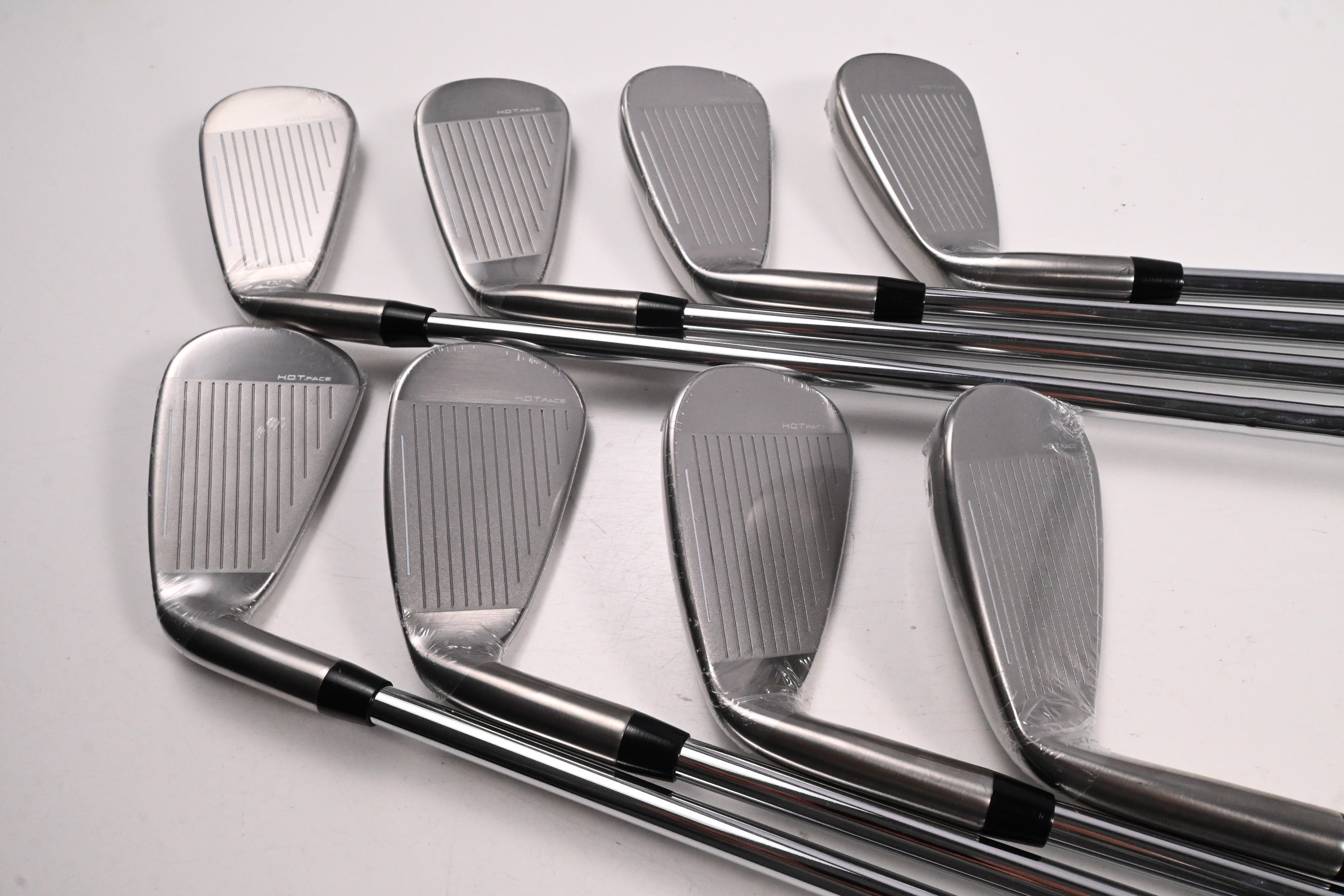 Cobra DS-Adapt Irons / 4-PW+GW / Regular Flex KBS Tour Lite Shafts