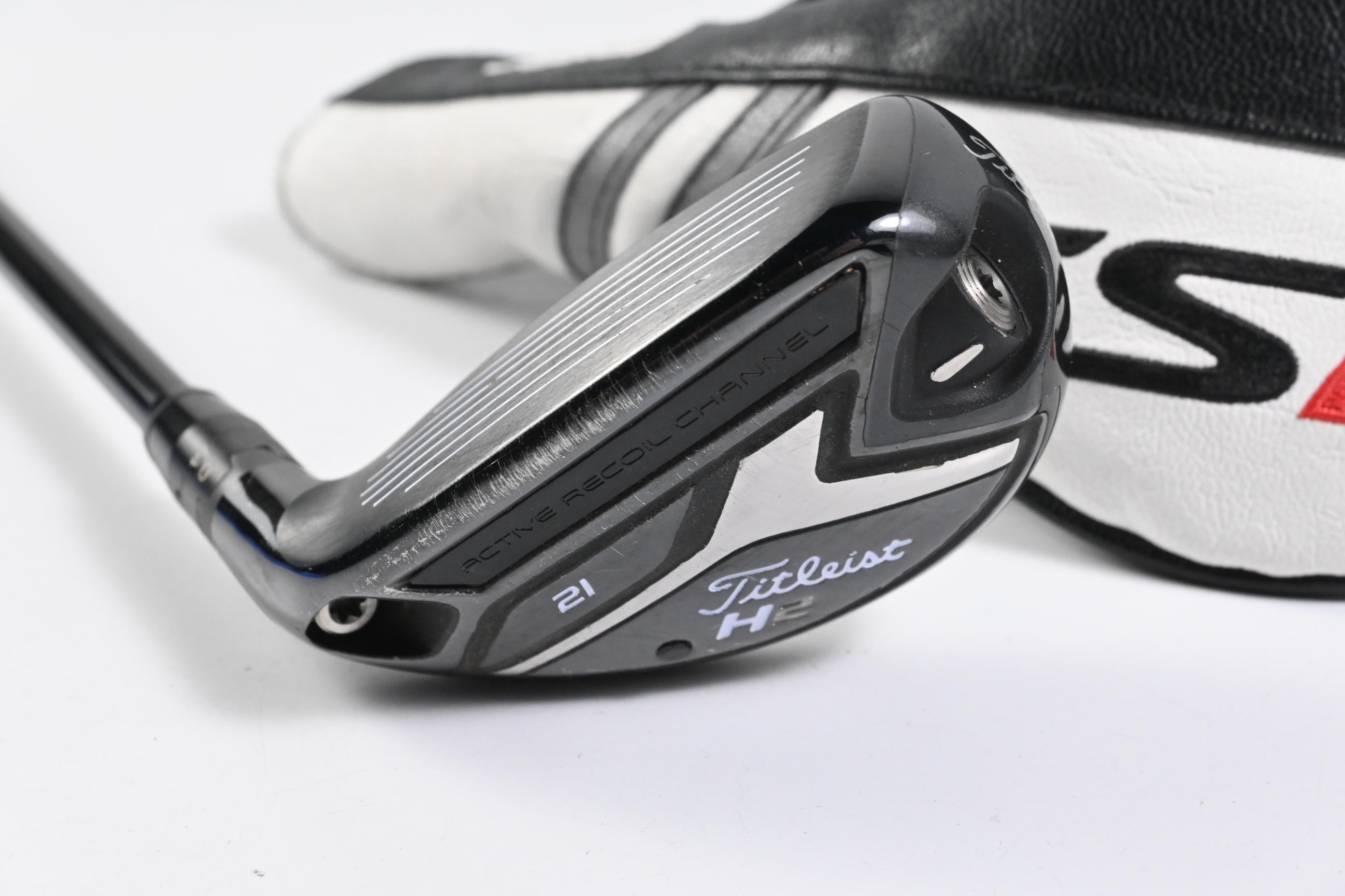 Left Hand Titleist 818 H2 #3 Hybrid / 21 Degree / Regular Flex Aldila Rogue 85