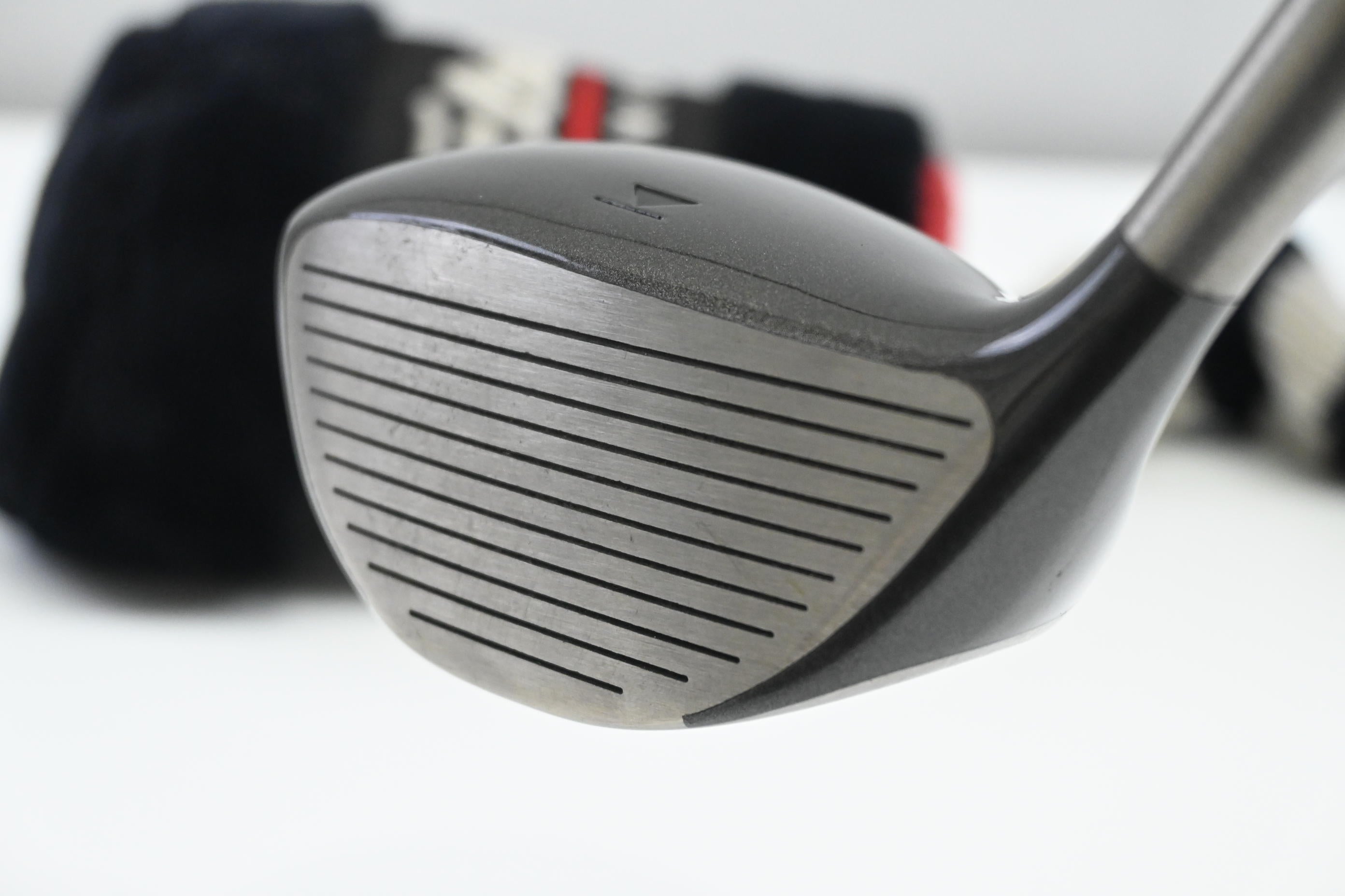 Titleist 975 D Driver / 8.5 Degree / Stiff Flex Grafalloy 35 Shaft