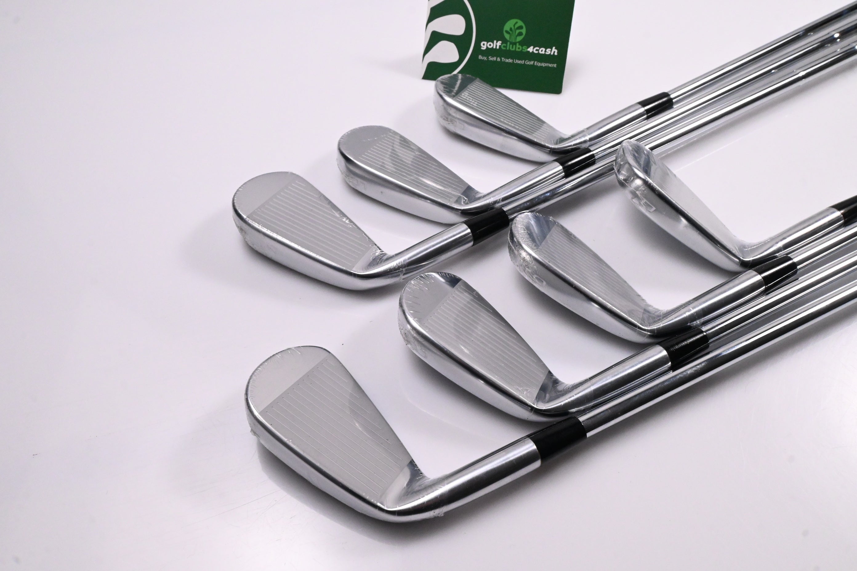 Mizuno Pro 245 Irons / 4-PW / Regular Flex Dynamic Gold MID 100 R300 Shafts