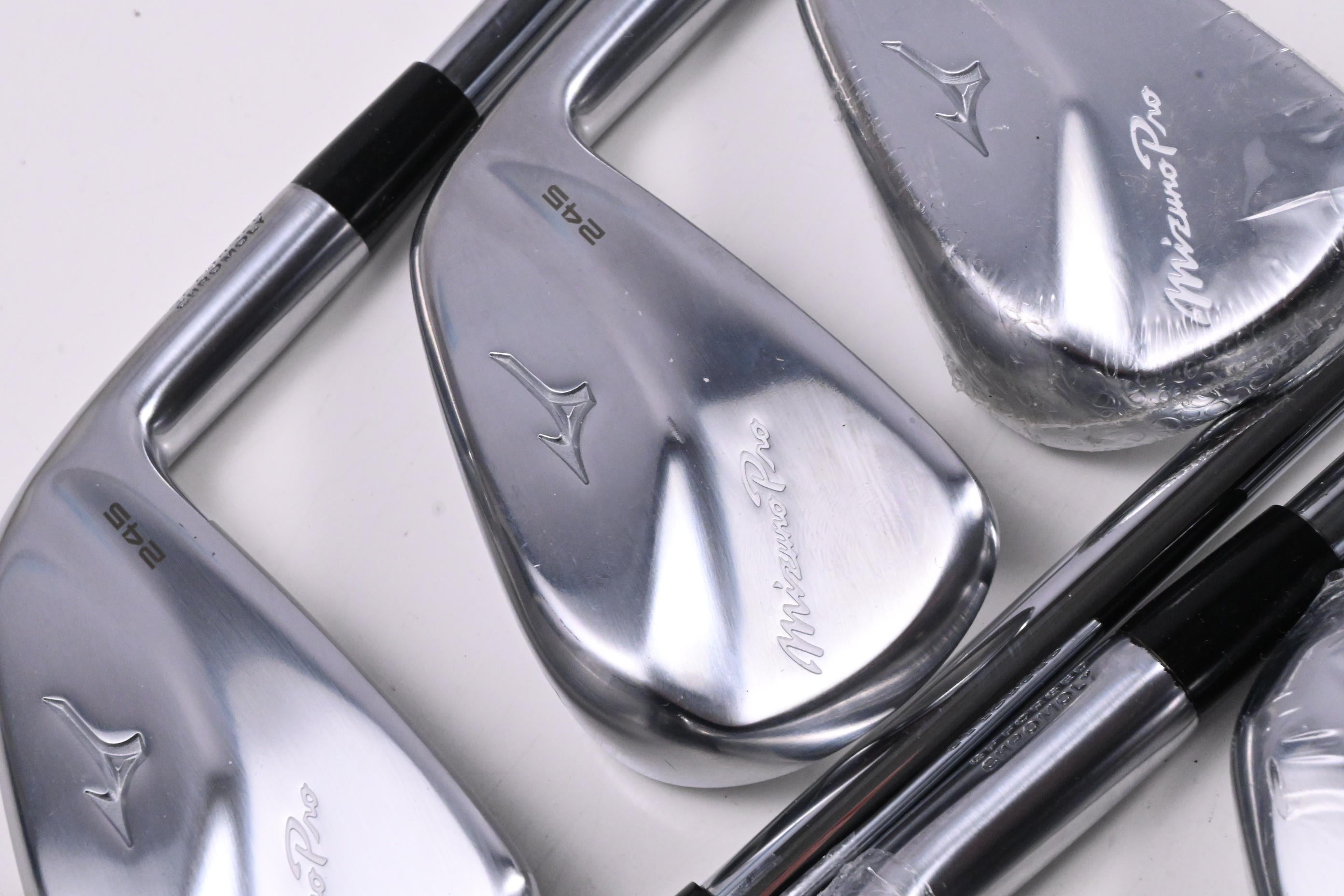 Mizuno Pro 245 Irons / 4-PW / Regular Flex Dynamic Gold MID 100 R300 Shafts