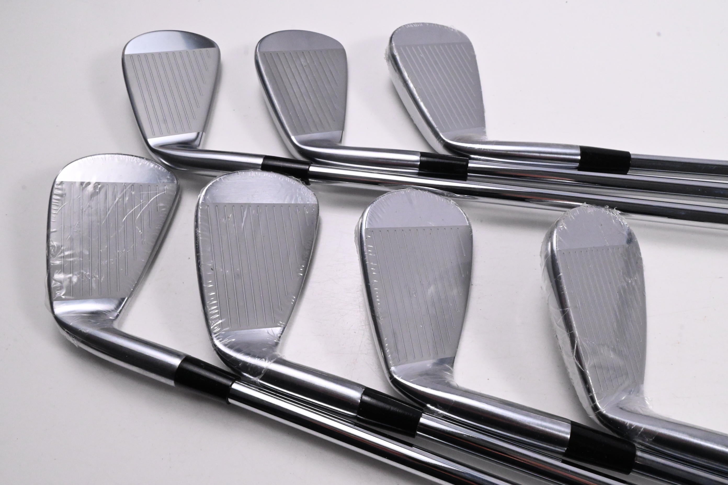 Mizuno Pro 245 Irons / 4-PW / Regular Flex Dynamic Gold MID 100 R300 Shafts