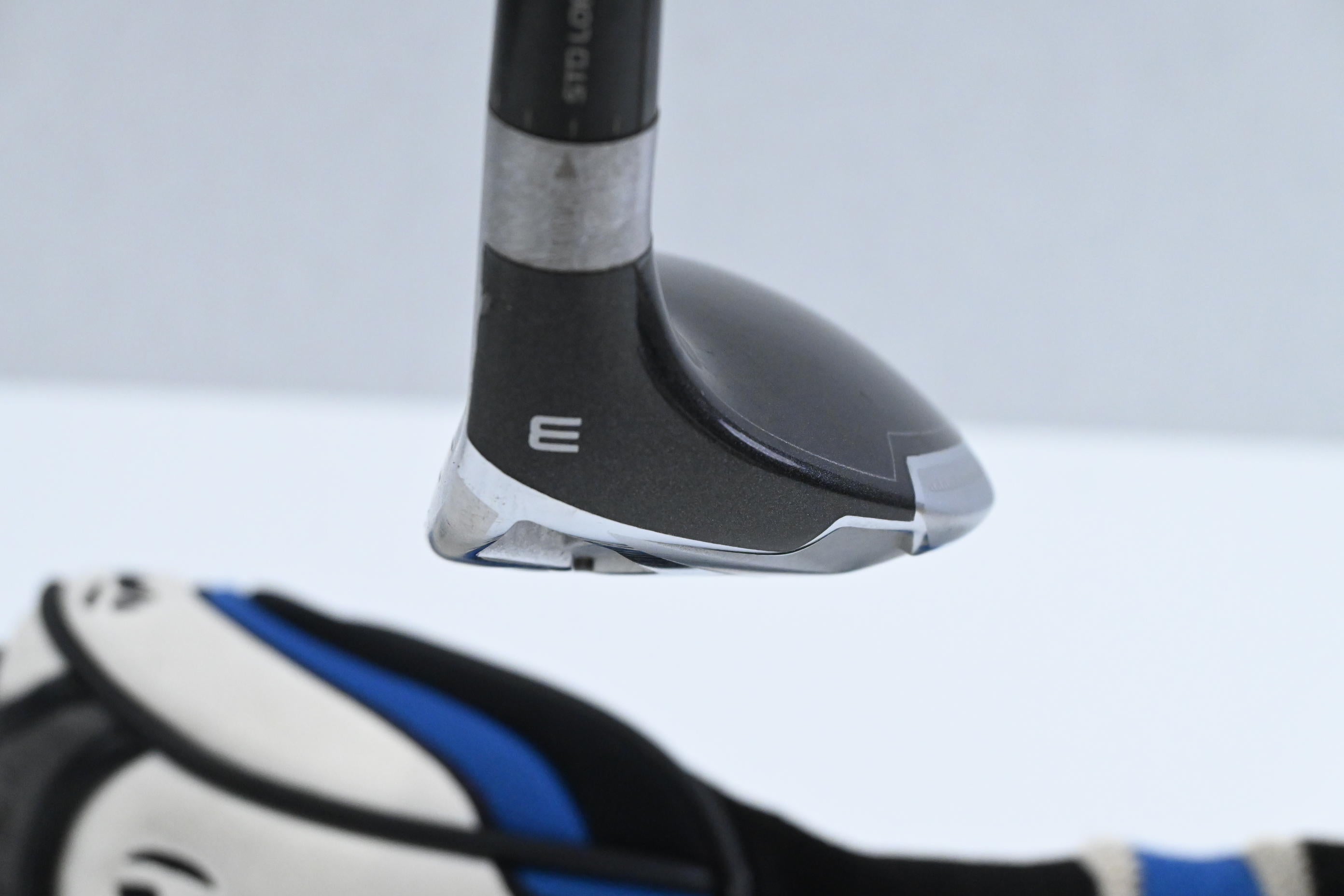 Taylormade SLDR #3 Hybrid / 19 Degree / Stiff Flex Fujikura Speeder 82 Shaft