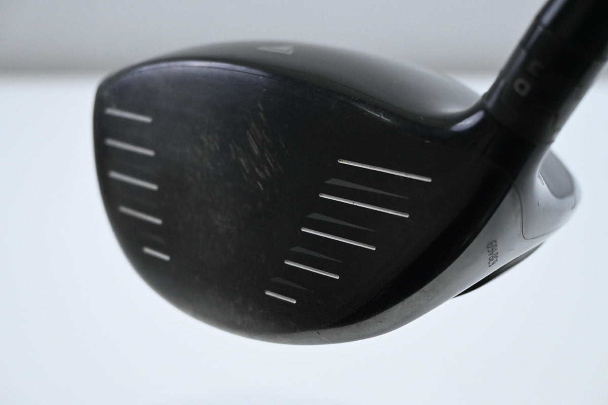 Titleist 915 D2 Driver / 9.5 Degree / Stiff Flex Diamana D+ 70 Shaft