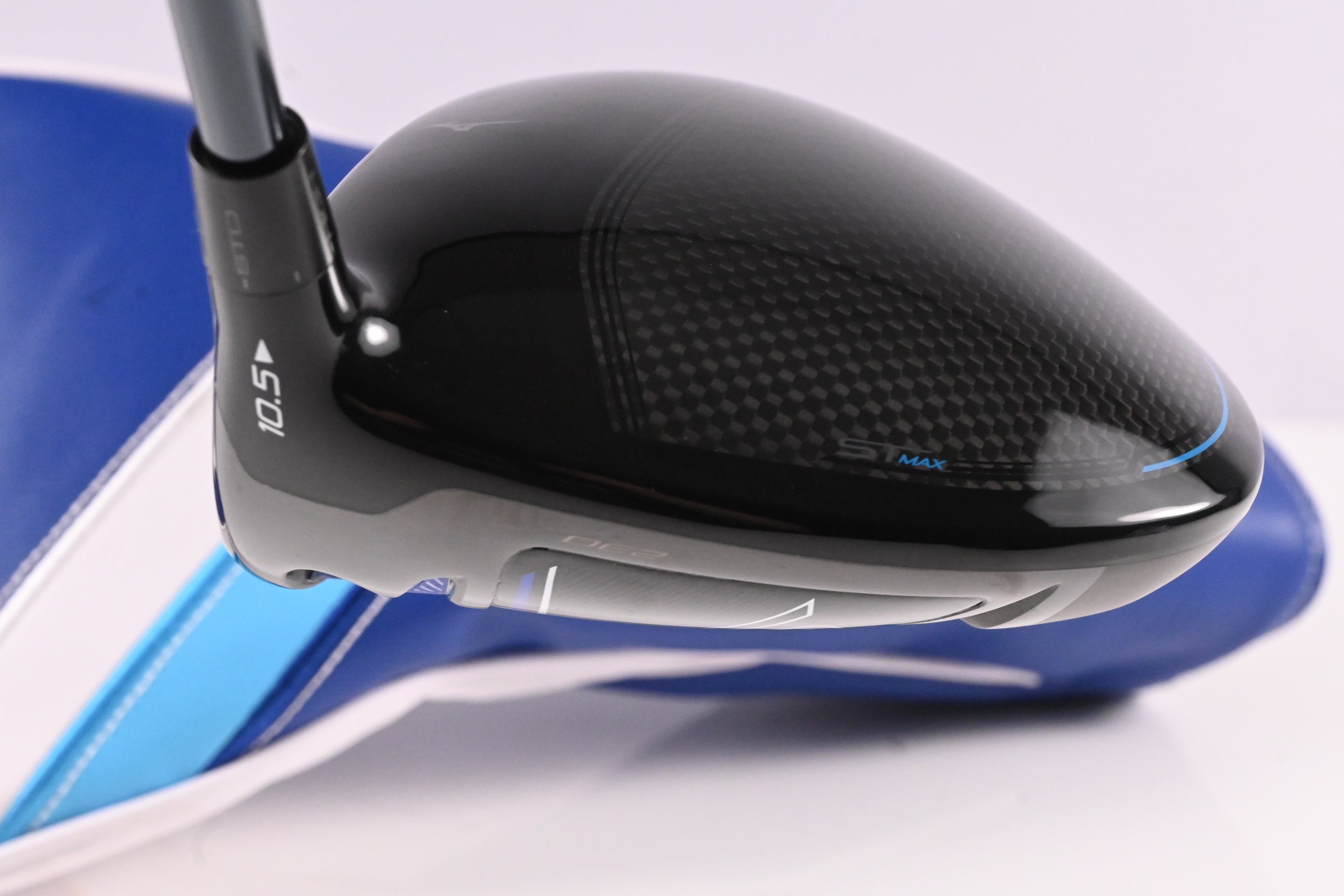 Mizuno ST-Max 230 Driver / 10.5 Degree / Regular Flex UST LinQ Red 5 M40X Shaft