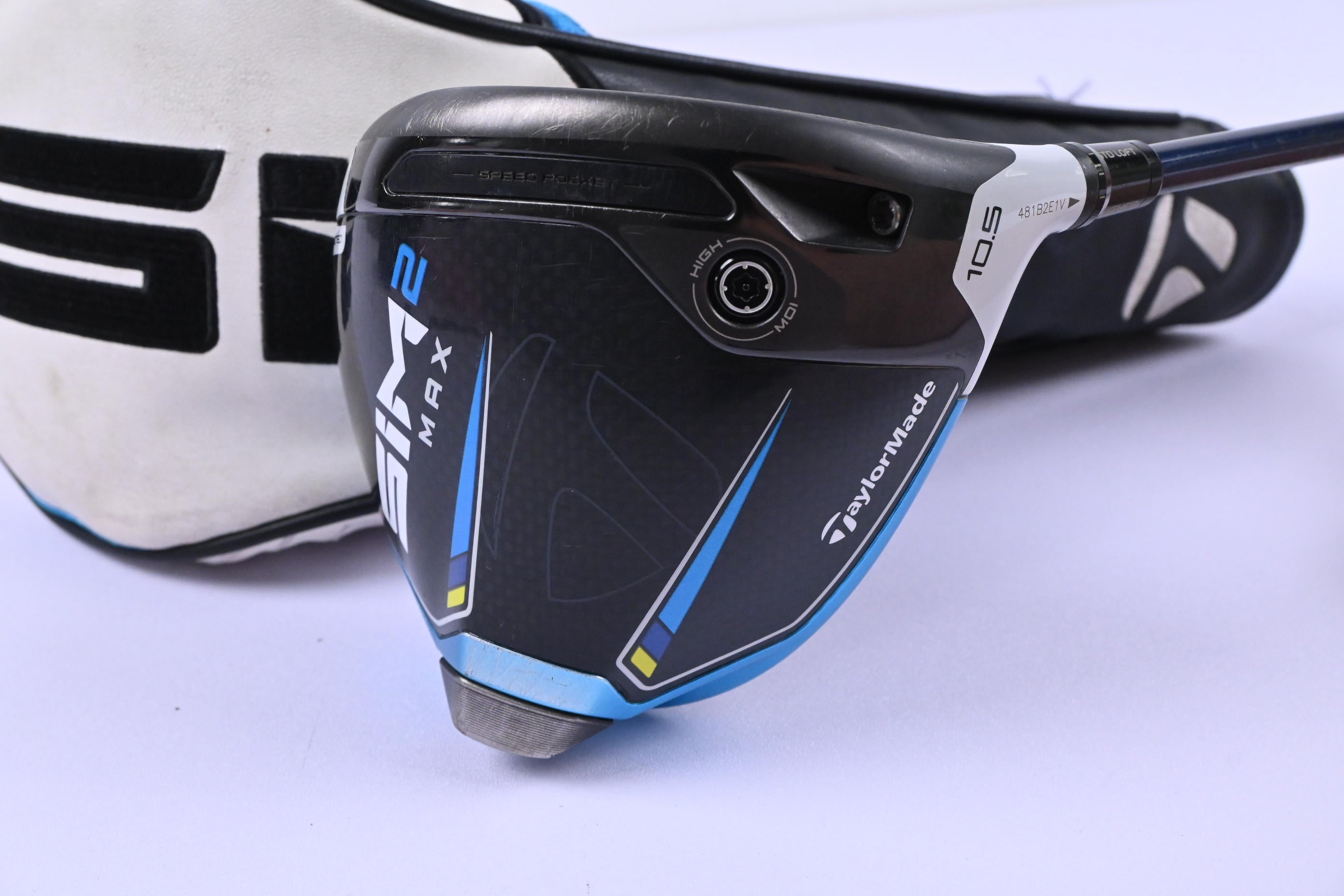 Taylormade SIM2 Max Driver / 10.5 Degree / Regular Flex Fujikura Ventus Blue 5