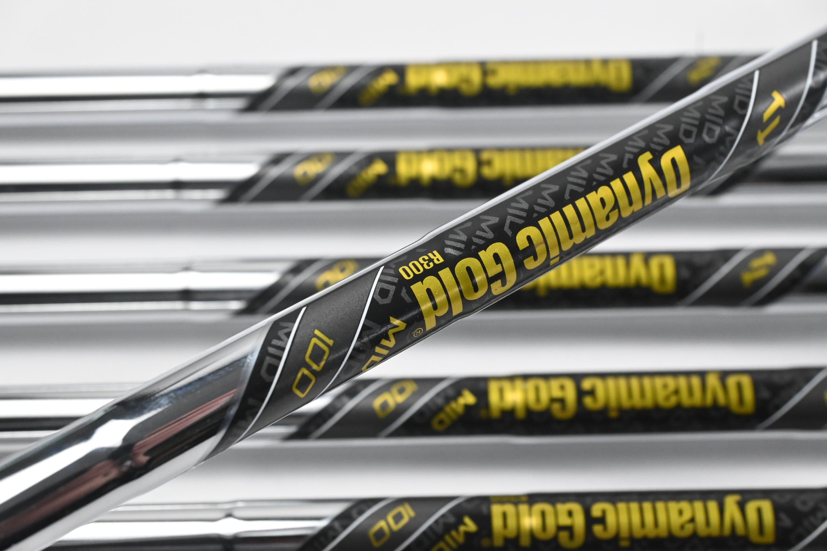 Callaway Quantum Max Irons / 5-PW / Regular Flex Dynamic Gold Mid 100 R300