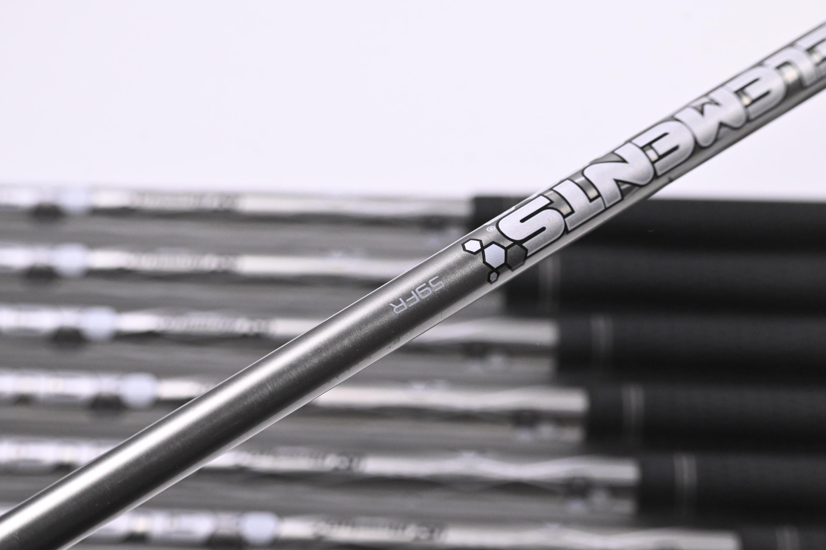 Wilson D350 Irons / 5-PW+GW / Regular Flex UST Mamiya Elements 59 Shafts
