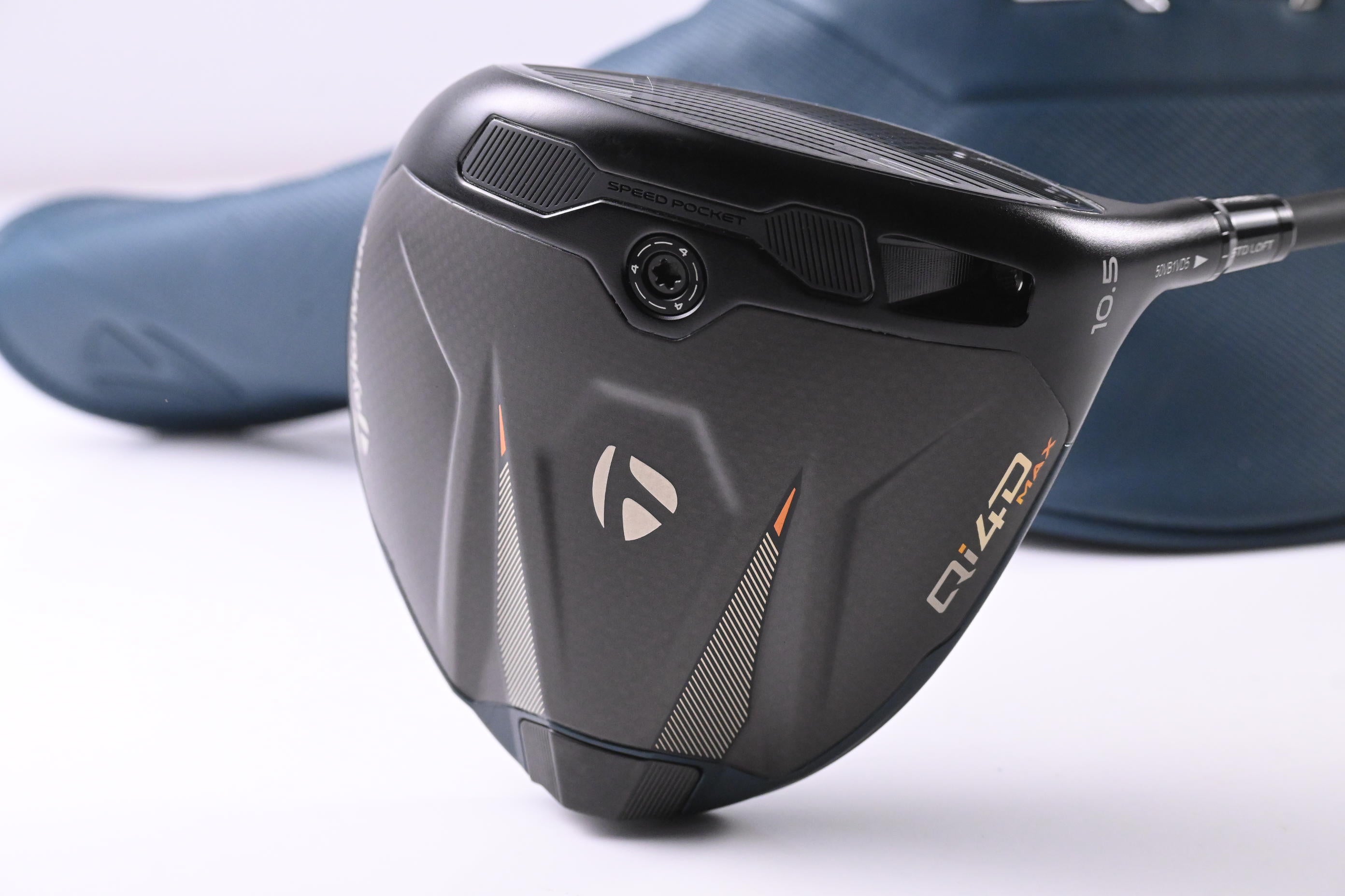 Taylormade Qi4D Max Driver / 10.5 Degree / Regular Flex REAX Blue 50 Shaft