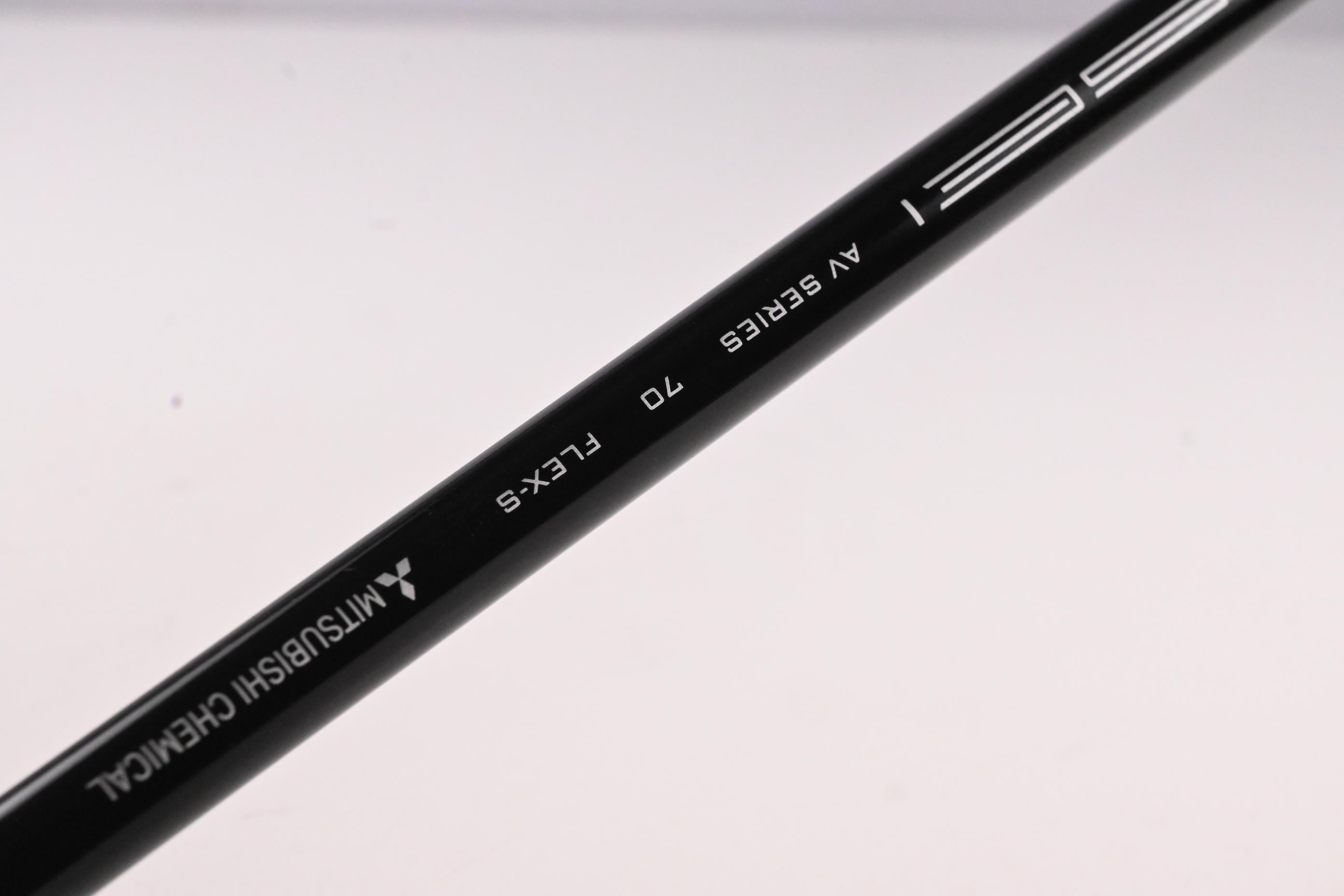 Wilson D9 #2 Hybrid / 17 Degree / Stiff Flex Tensei AV Silver 70 Shaft
