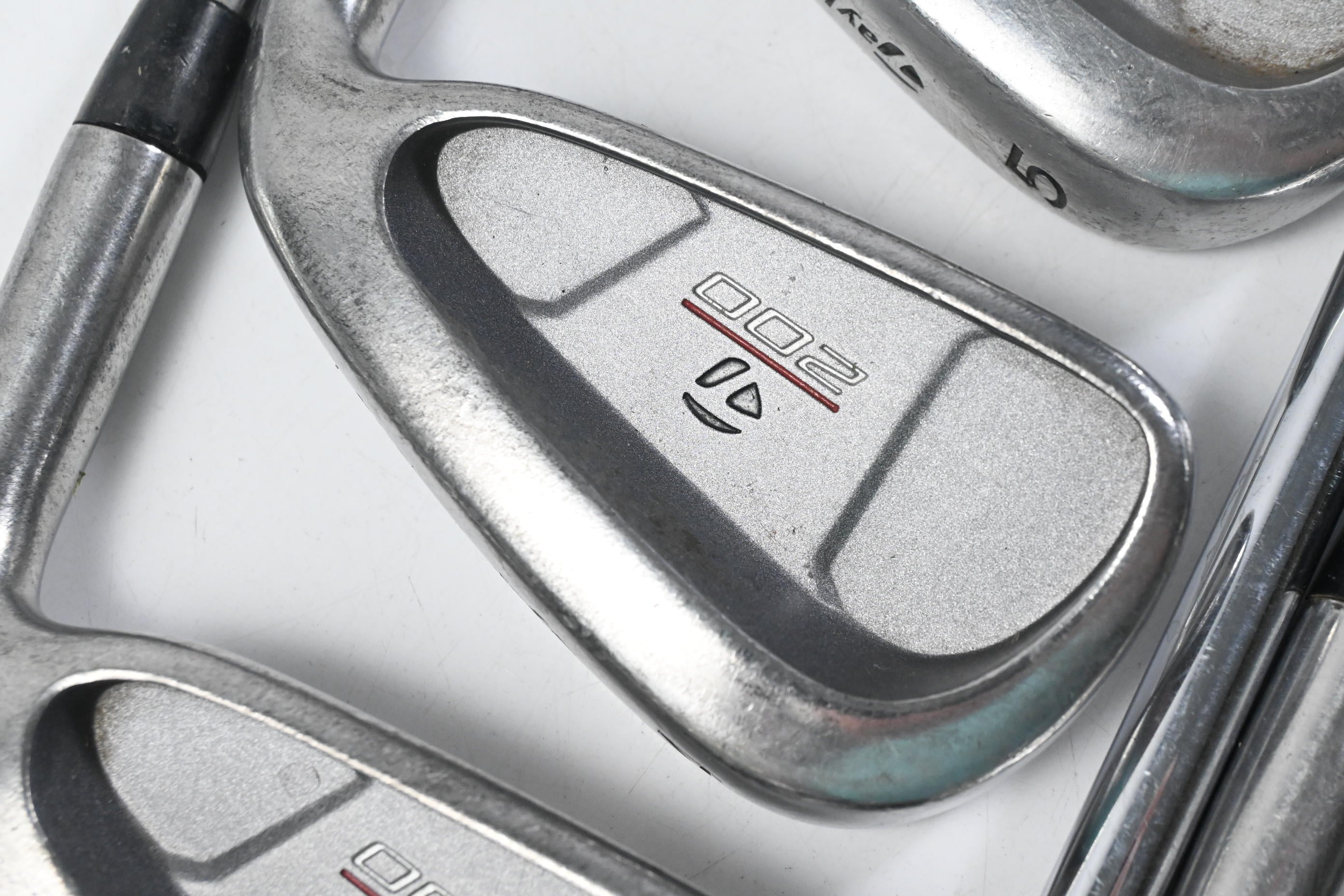 Taylormade 200 Steel Irons / 3-9i / Regular Flex Taylormade 80 Shafts