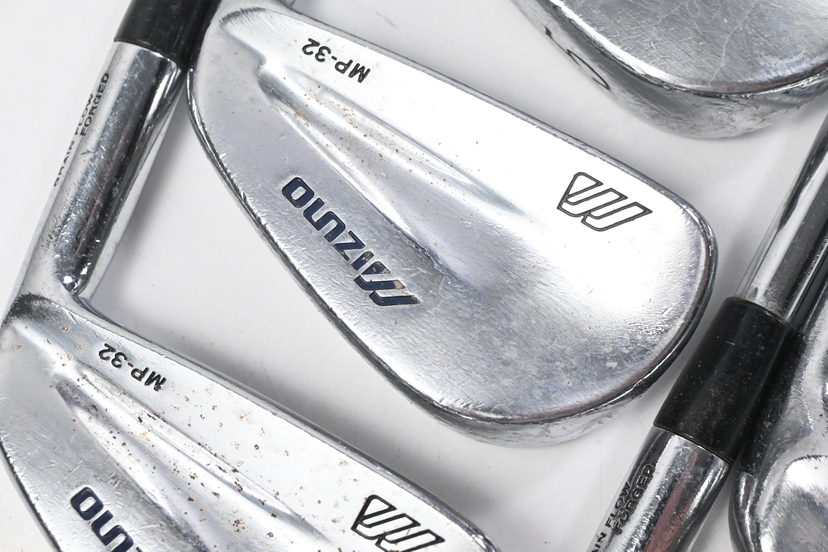 Mizuno MP-32 Irons / 3-PW / Stiff Flex Dynamic Gold Shafts