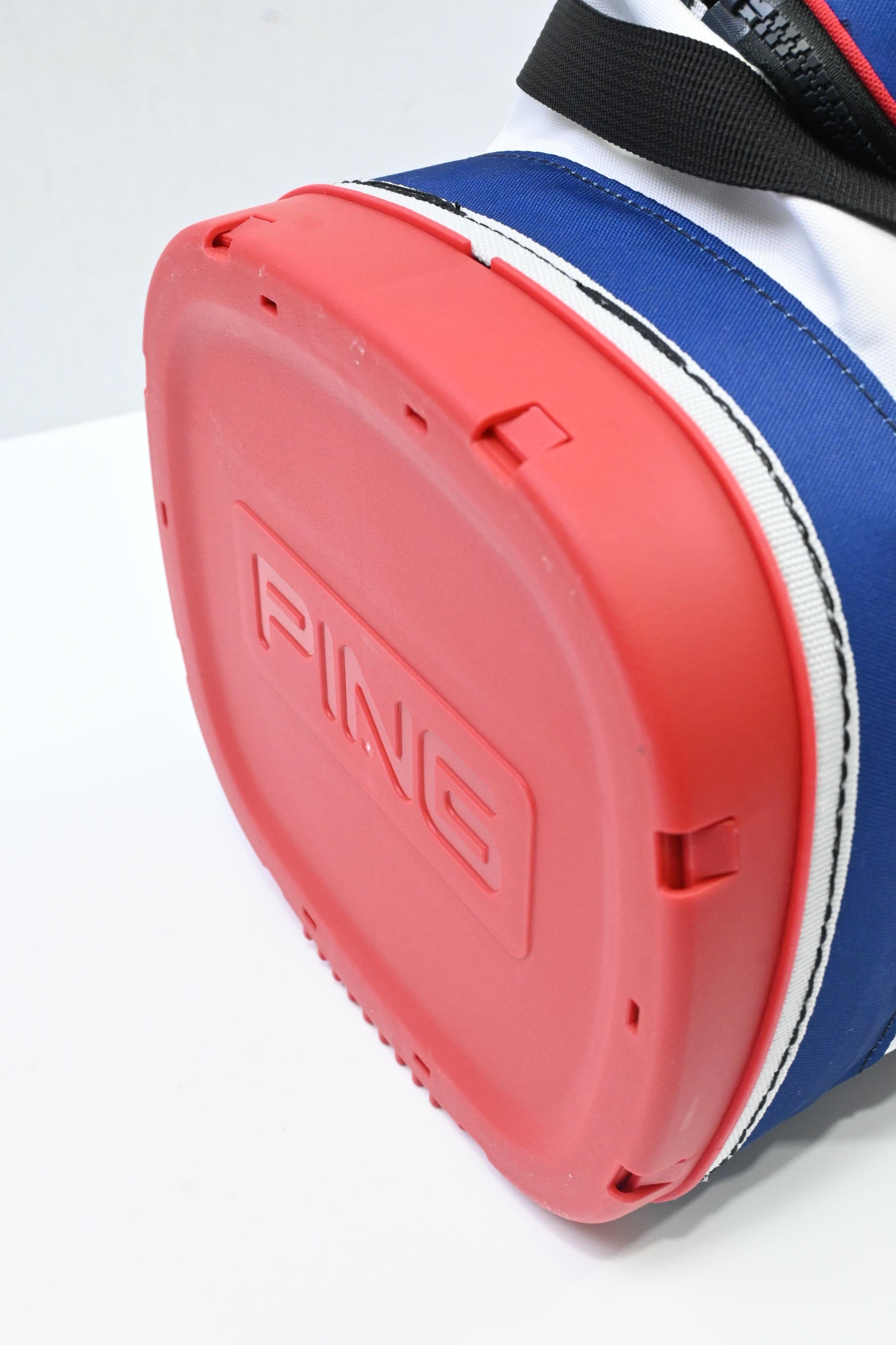 Ping Hoofer Lite Stand Bag / 4-Way Divider / White, Blue, Red