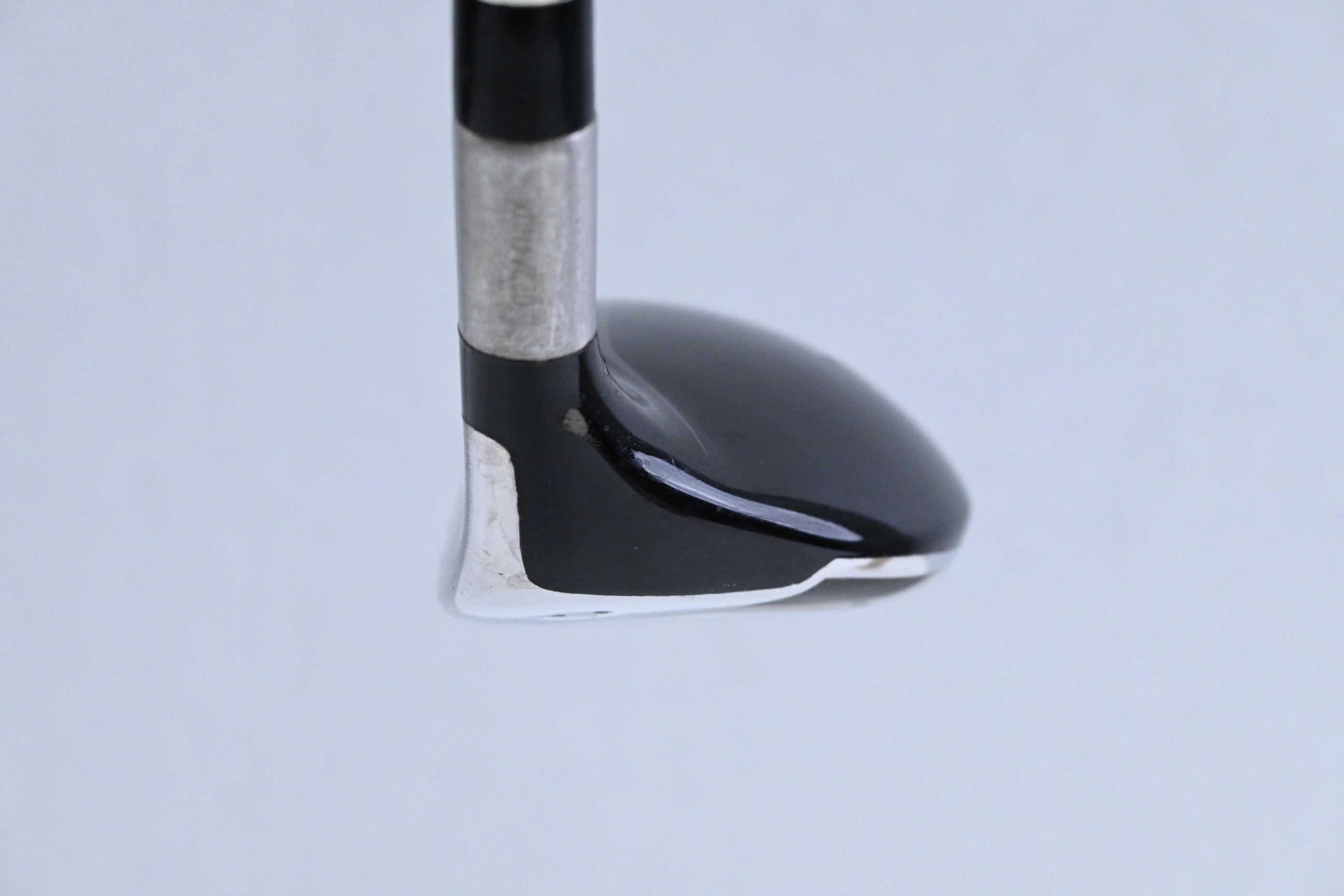 Taylormade Rescue 2009 #2 Hybrid / 17 Degree / Stiff Flex Taylormade Reax 60